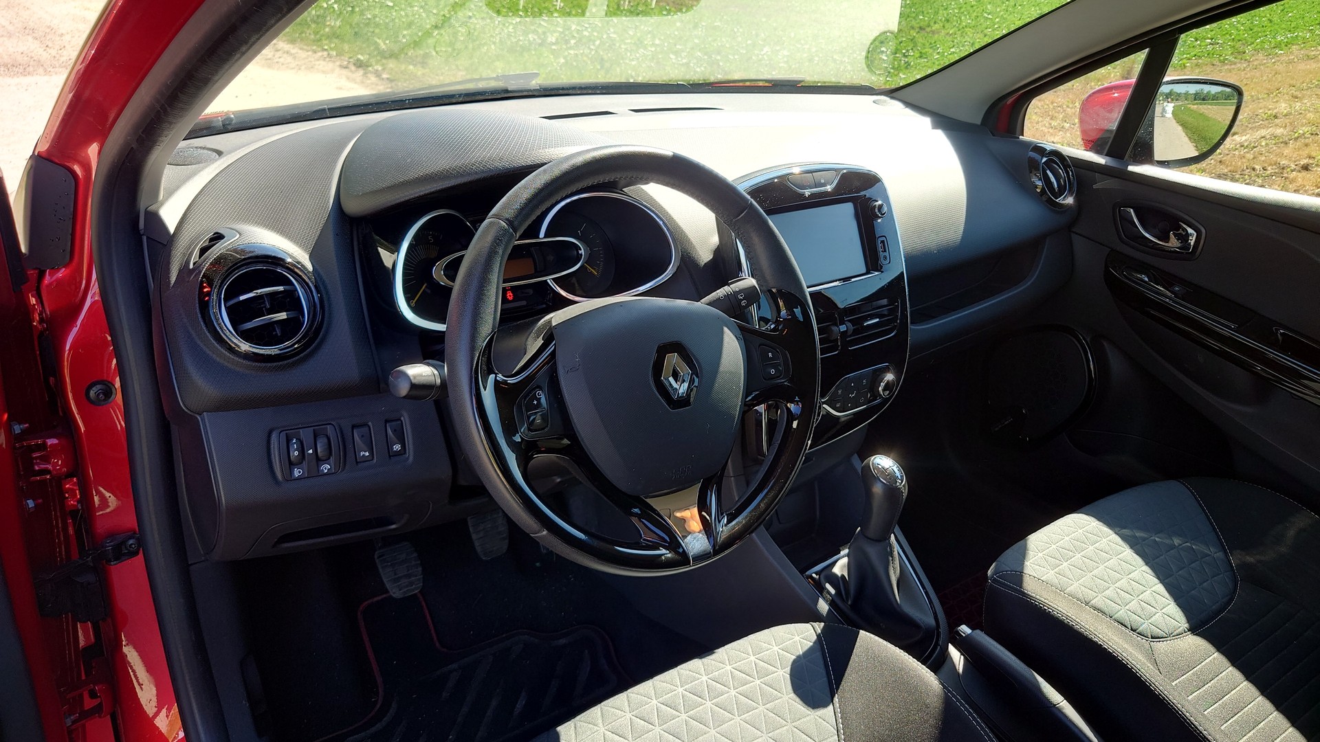 RENAULT Clio 1.5 dCi Swiss Edition-image-9