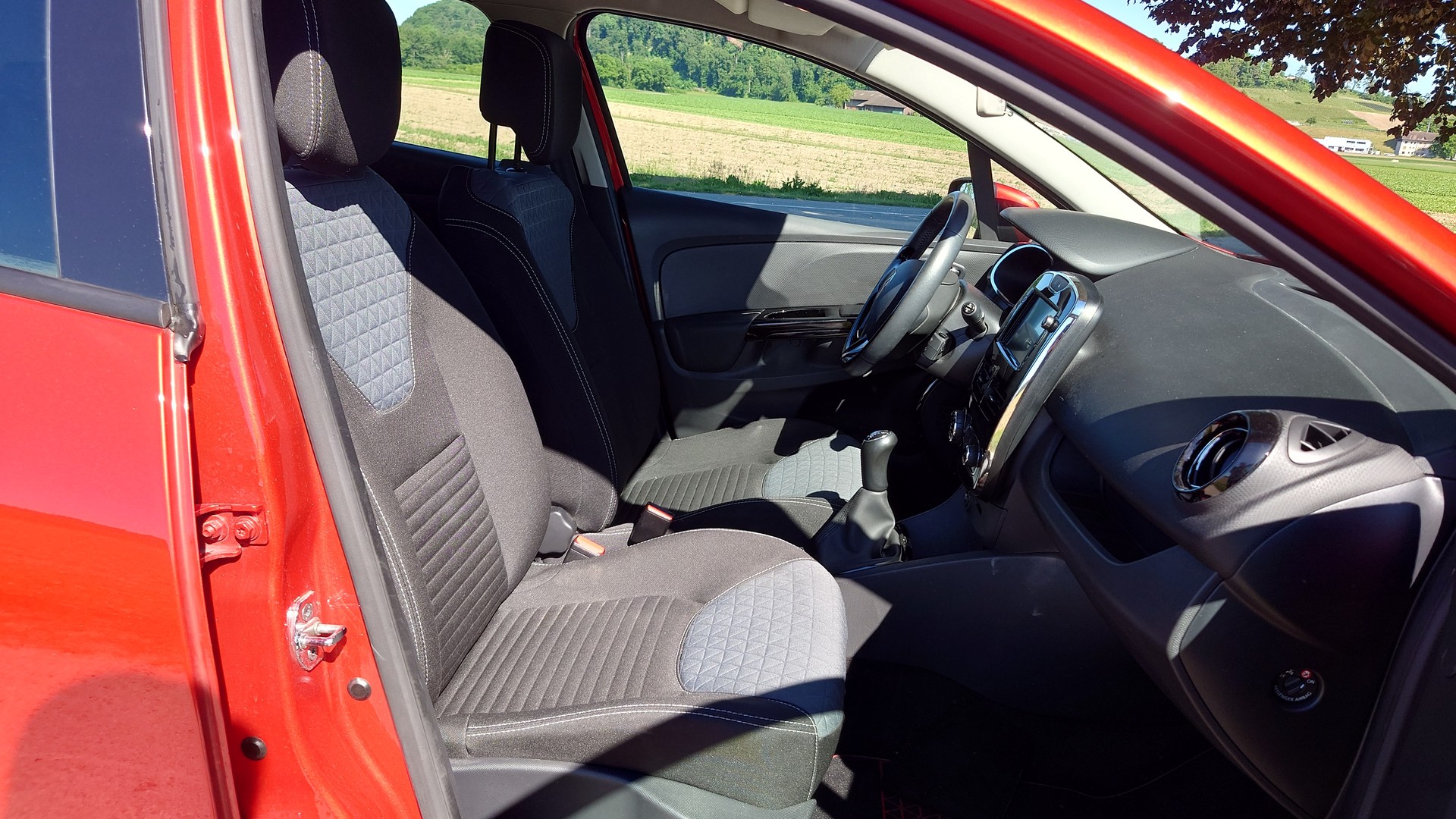 RENAULT Clio 1.5 dCi Swiss Edition-image-11