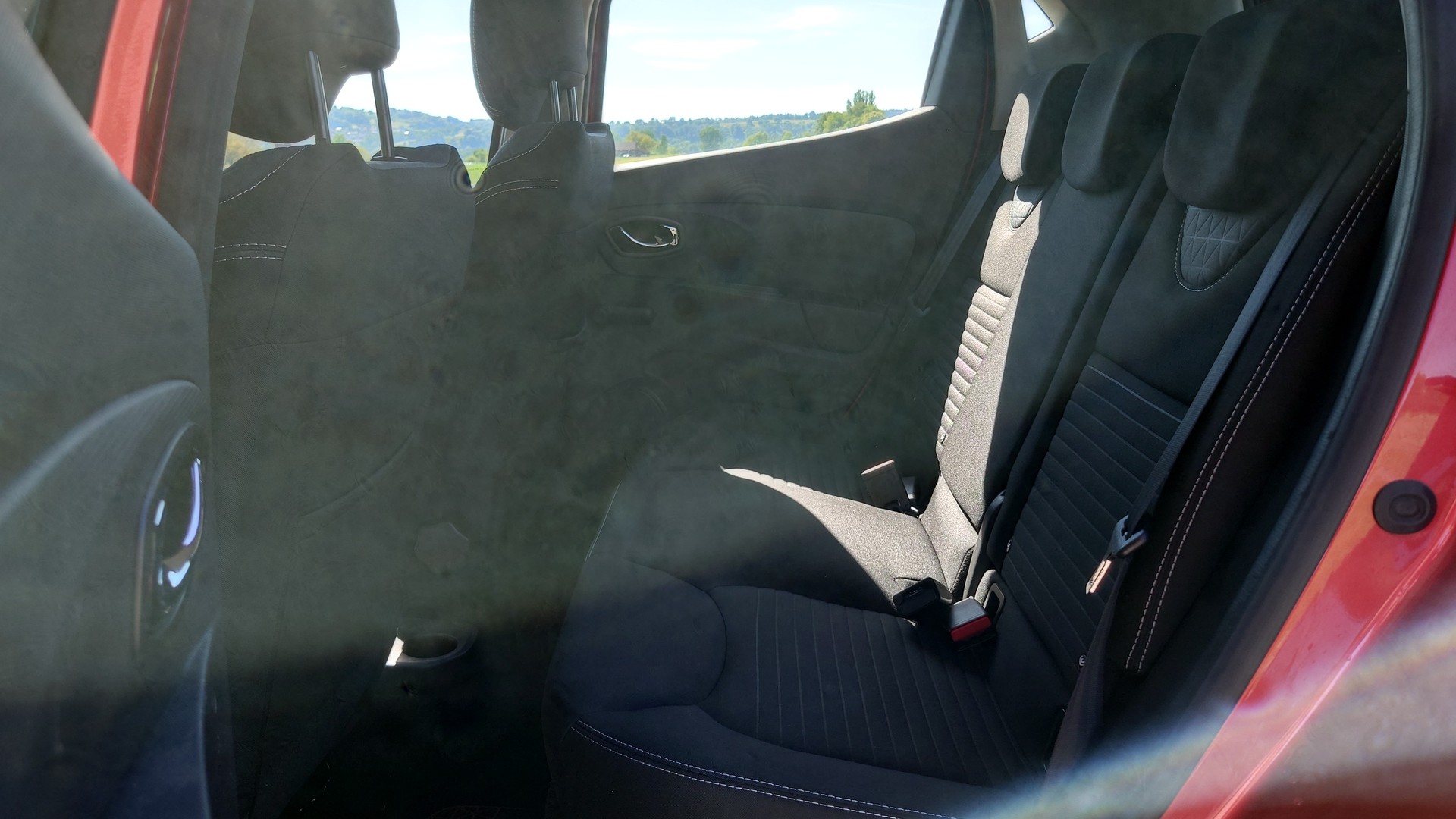 RENAULT Clio 1.5 dCi Swiss Edition-image-12