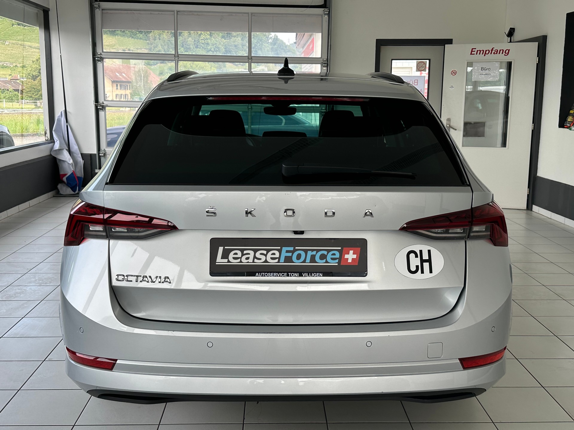 SKODA Octavia Combi 2.0 TDI DSG Style-image-4