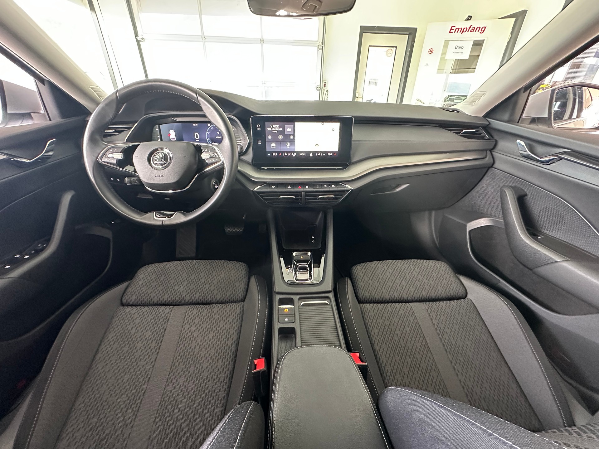 SKODA Octavia Combi 2.0 TDI DSG Style-image-11