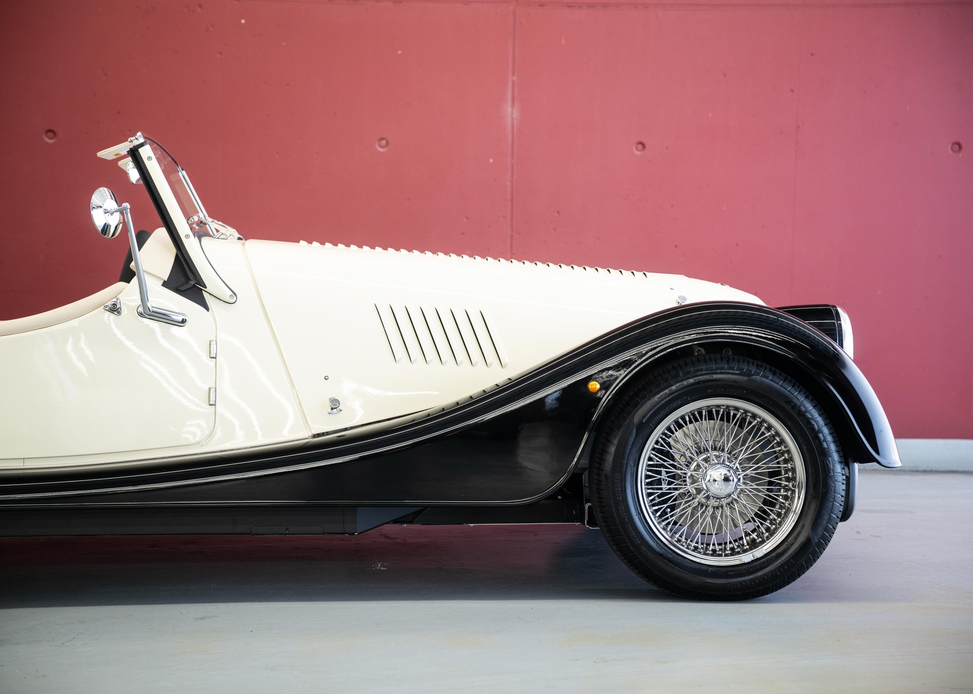 MORGAN Plus Four 2.0 Automatic (Swiss new car, Two-tone Morgan paint, 30-month factory warranty)-image-9