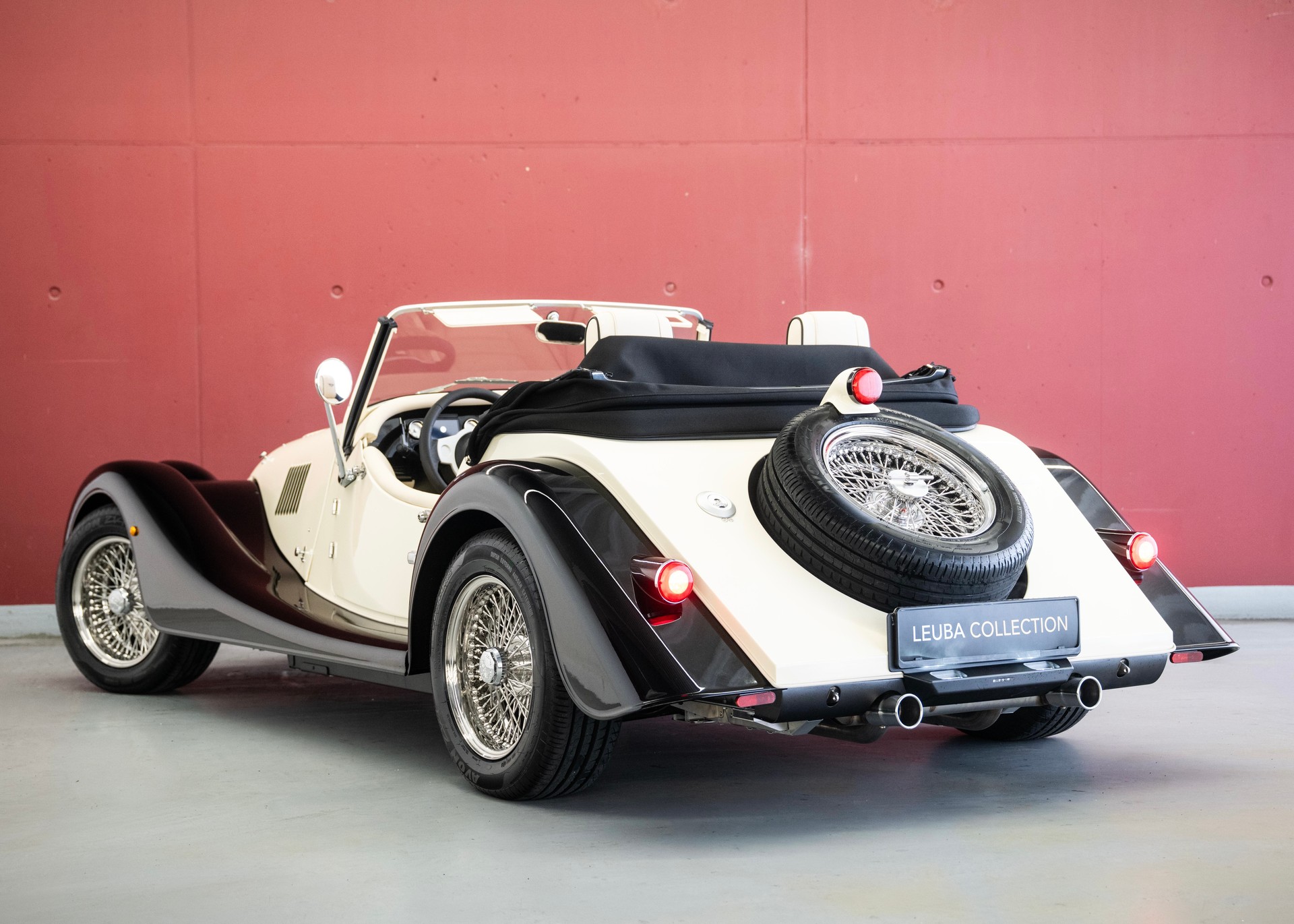 MORGAN Plus Four 2.0 Automatic (Swiss new car, Two-tone Morgan paint, 30-month factory warranty)-showroom-element-1