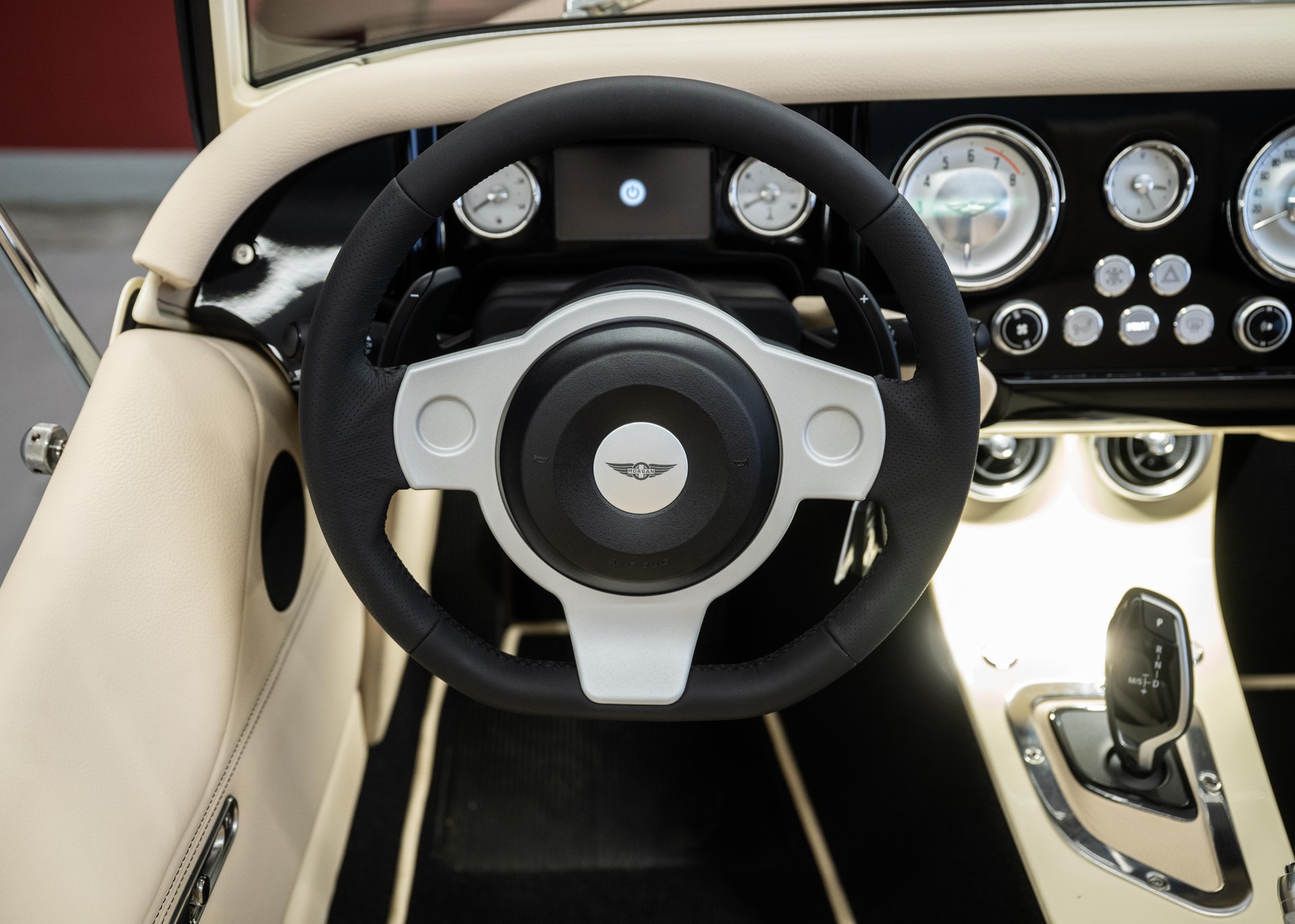 MORGAN Plus Four 2.0 Automatic (Swiss new car, Two-tone Morgan paint, 30-month factory warranty)-image-18