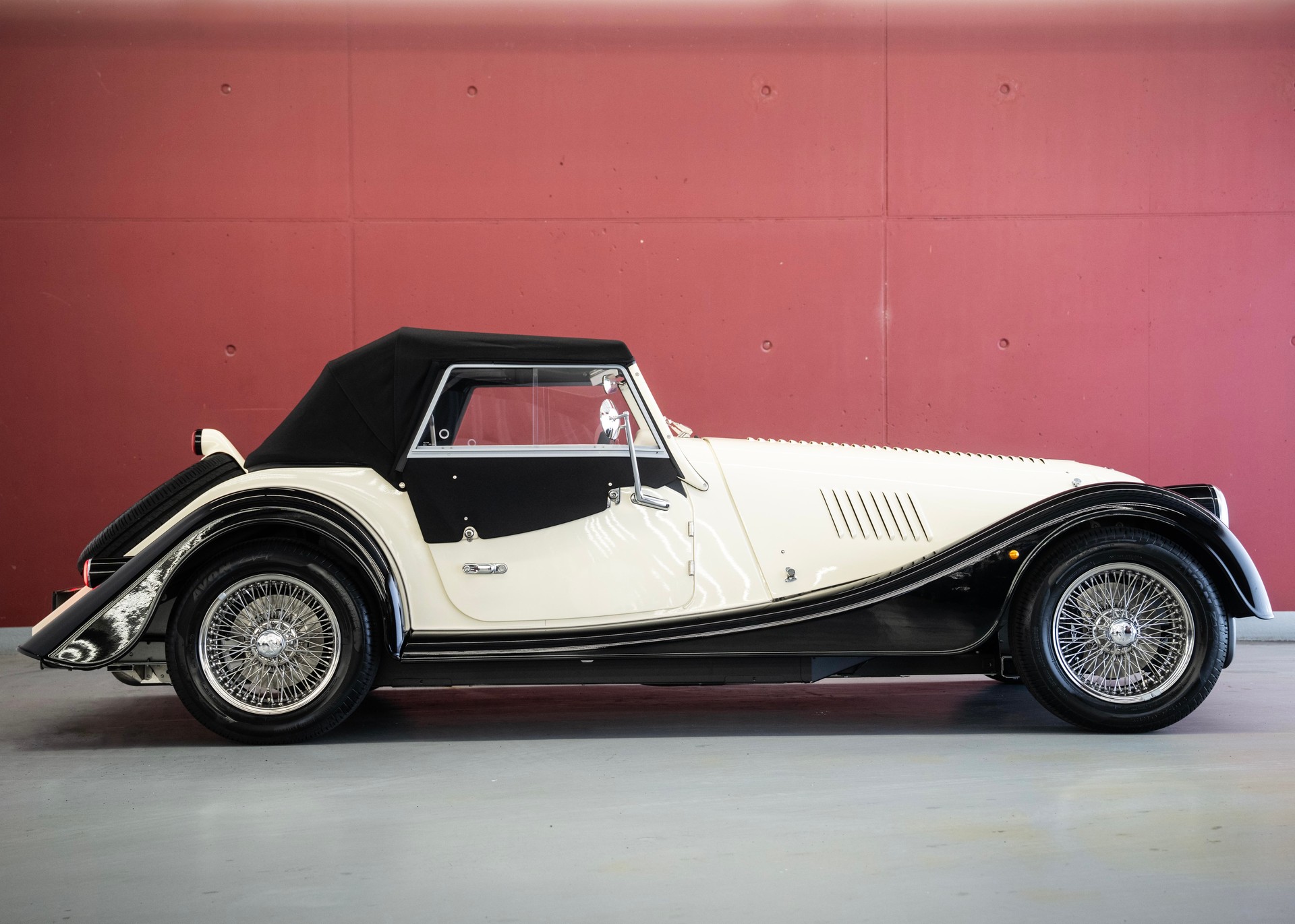 MORGAN Plus Four 2.0 Automatic (Swiss new car, Two-tone Morgan paint, 30-month factory warranty)-image-6