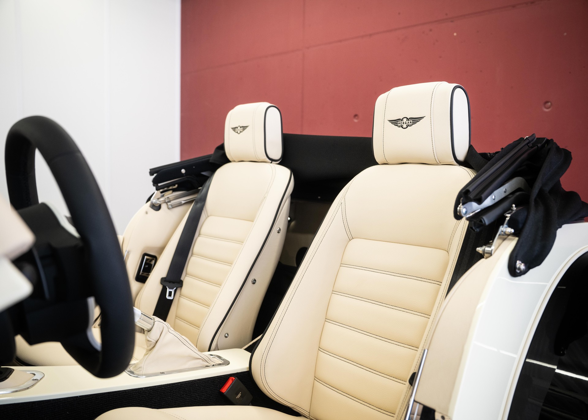 MORGAN Plus Four 2.0 Automatic (Swiss new car, Two-tone Morgan paint, 30-month factory warranty)-image-26