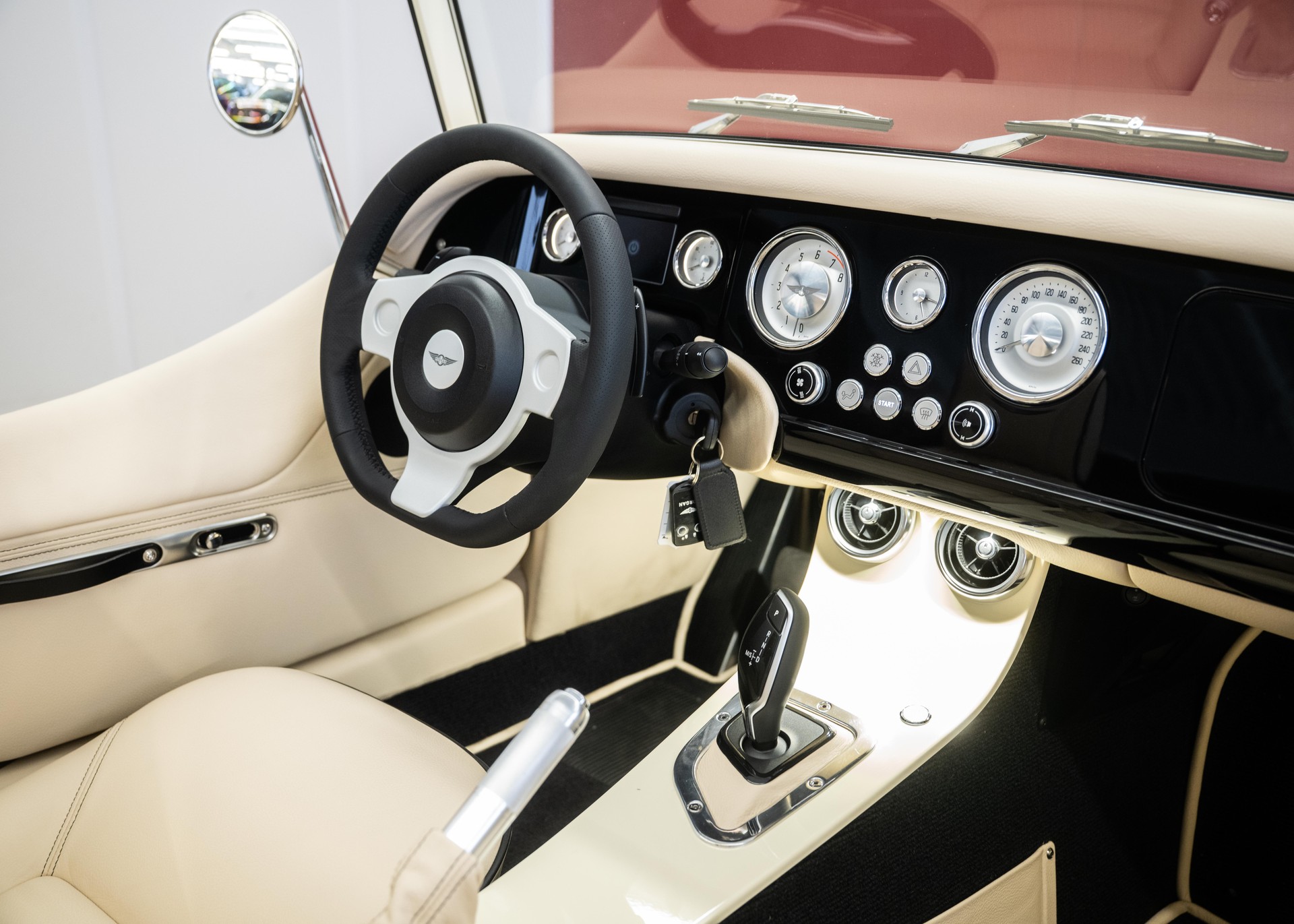 MORGAN Plus Four 2.0 Automatic (Swiss new car, Two-tone Morgan paint, 30-month factory warranty)-image-20