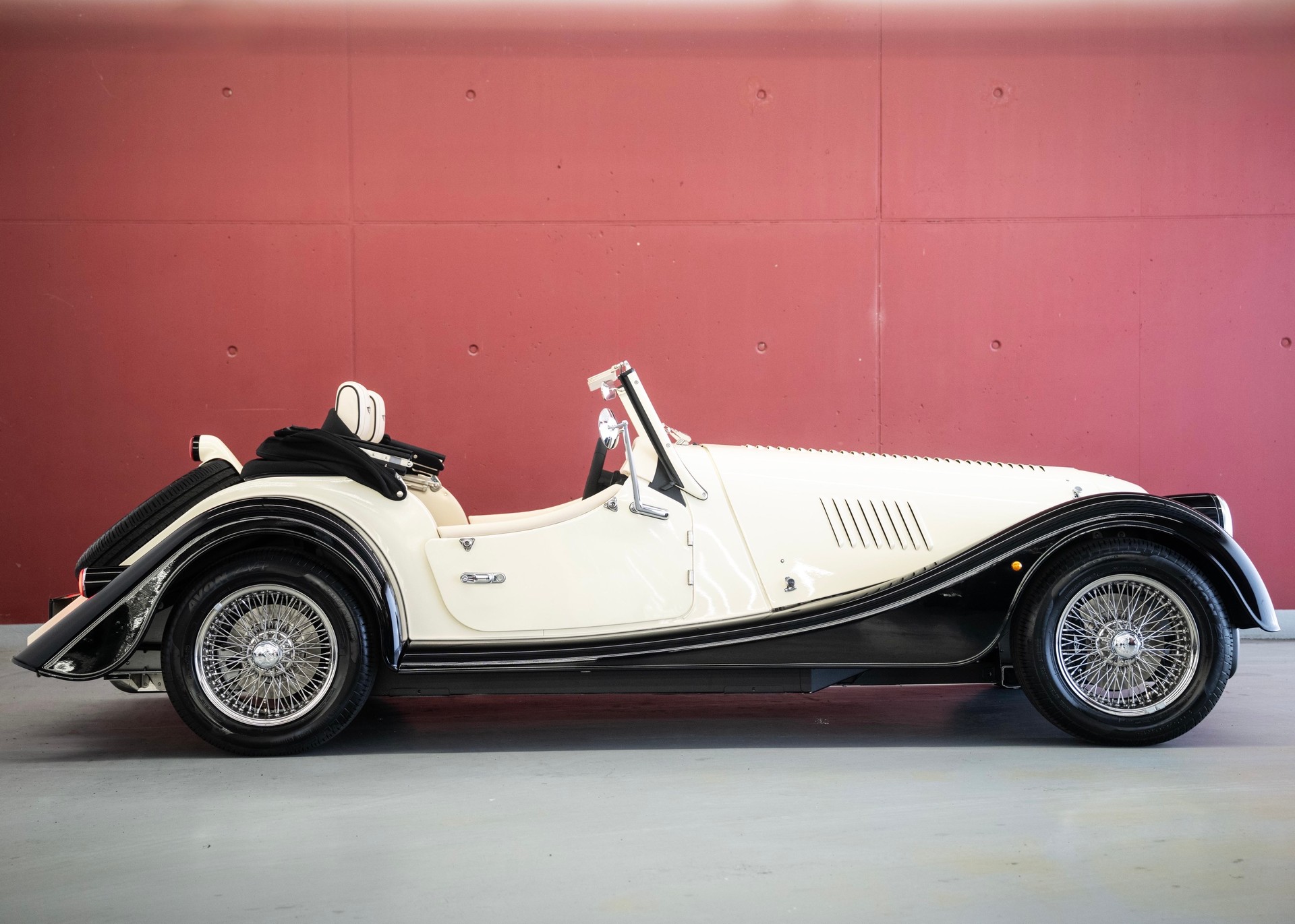 MORGAN Plus Four 2.0 Automatic (Swiss new car, Two-tone Morgan paint, 30-month factory warranty)-image-7