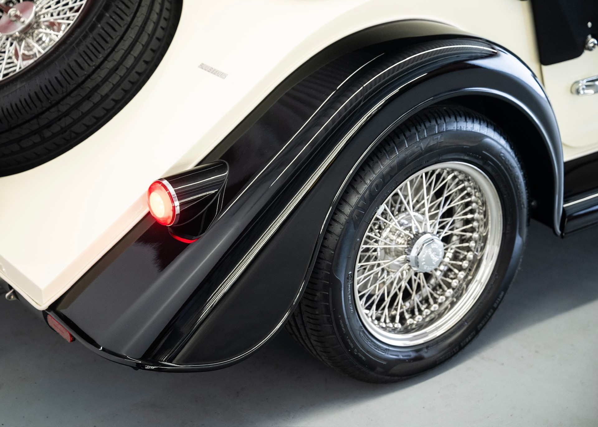 MORGAN Plus Four 2.0 Automatic (Swiss new car, Two-tone Morgan paint, 30-month factory warranty)-image-15