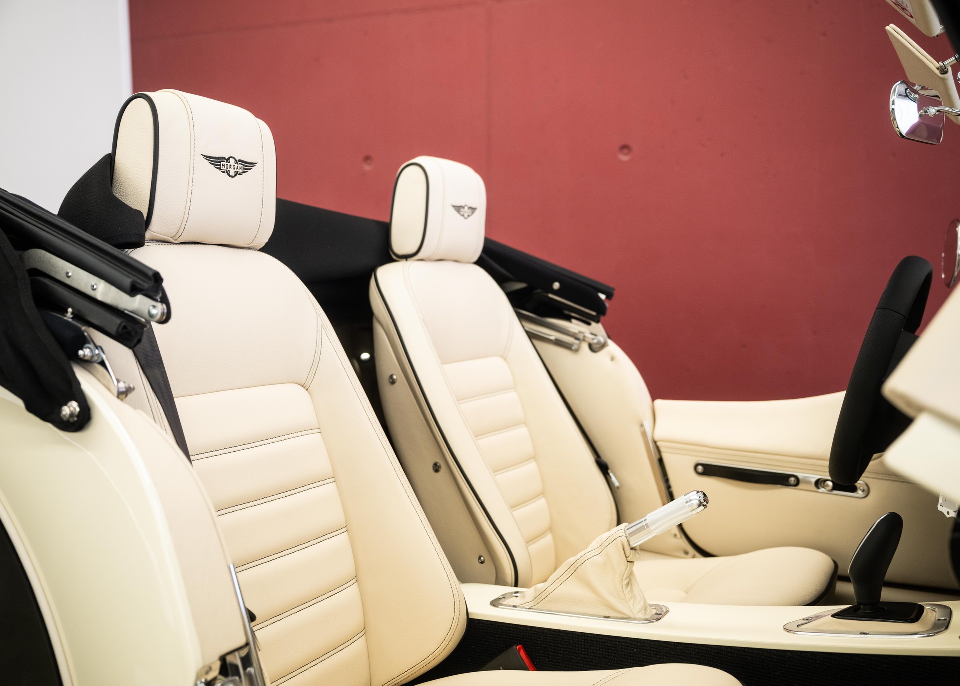 MORGAN Plus Four 2.0 Automatic (Swiss new car, Two-tone Morgan paint, 30-month factory warranty)-image-24