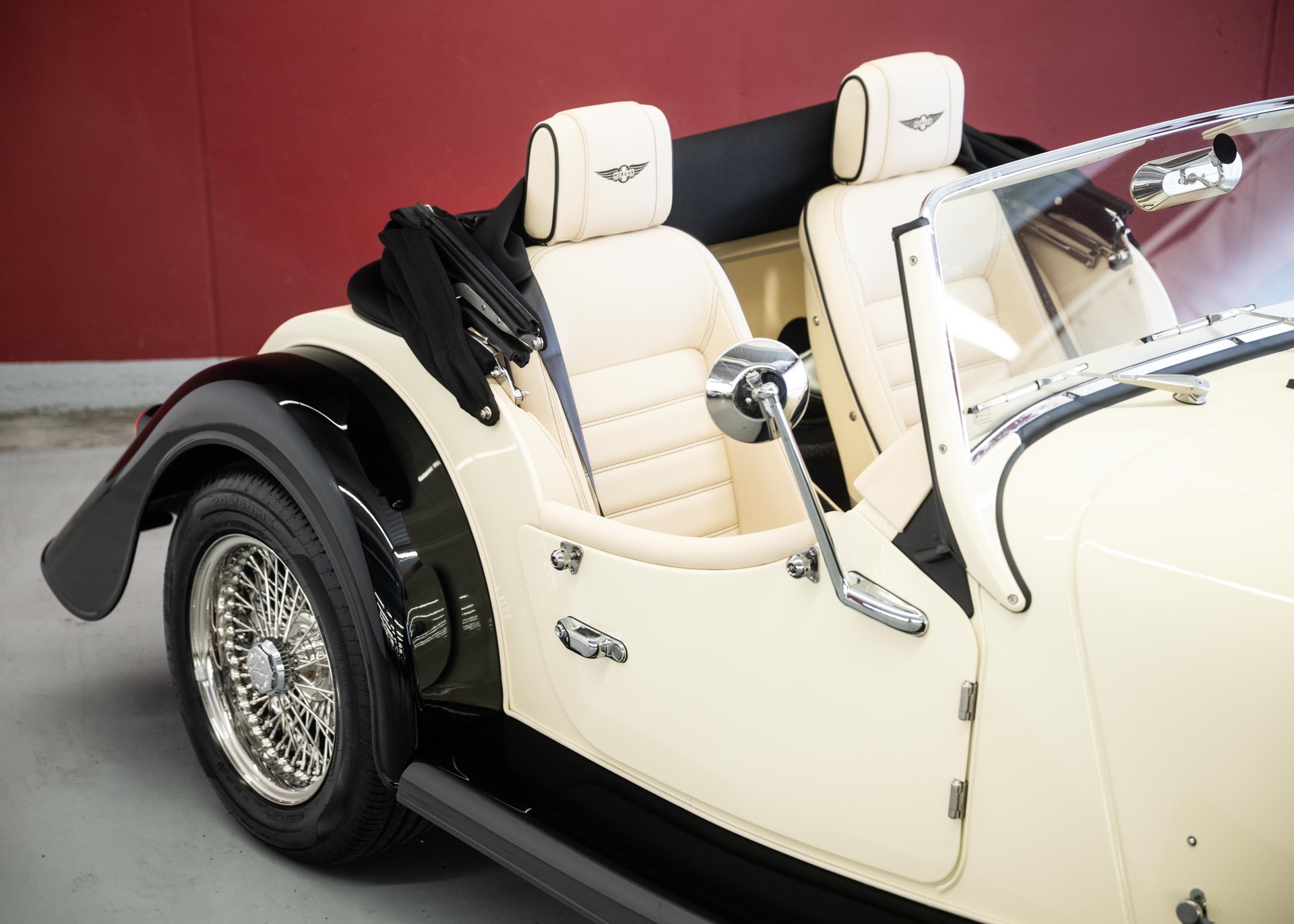 MORGAN Plus Four 2.0 Automatic (Swiss new car, Two-tone Morgan paint, 30-month factory warranty)-image-13