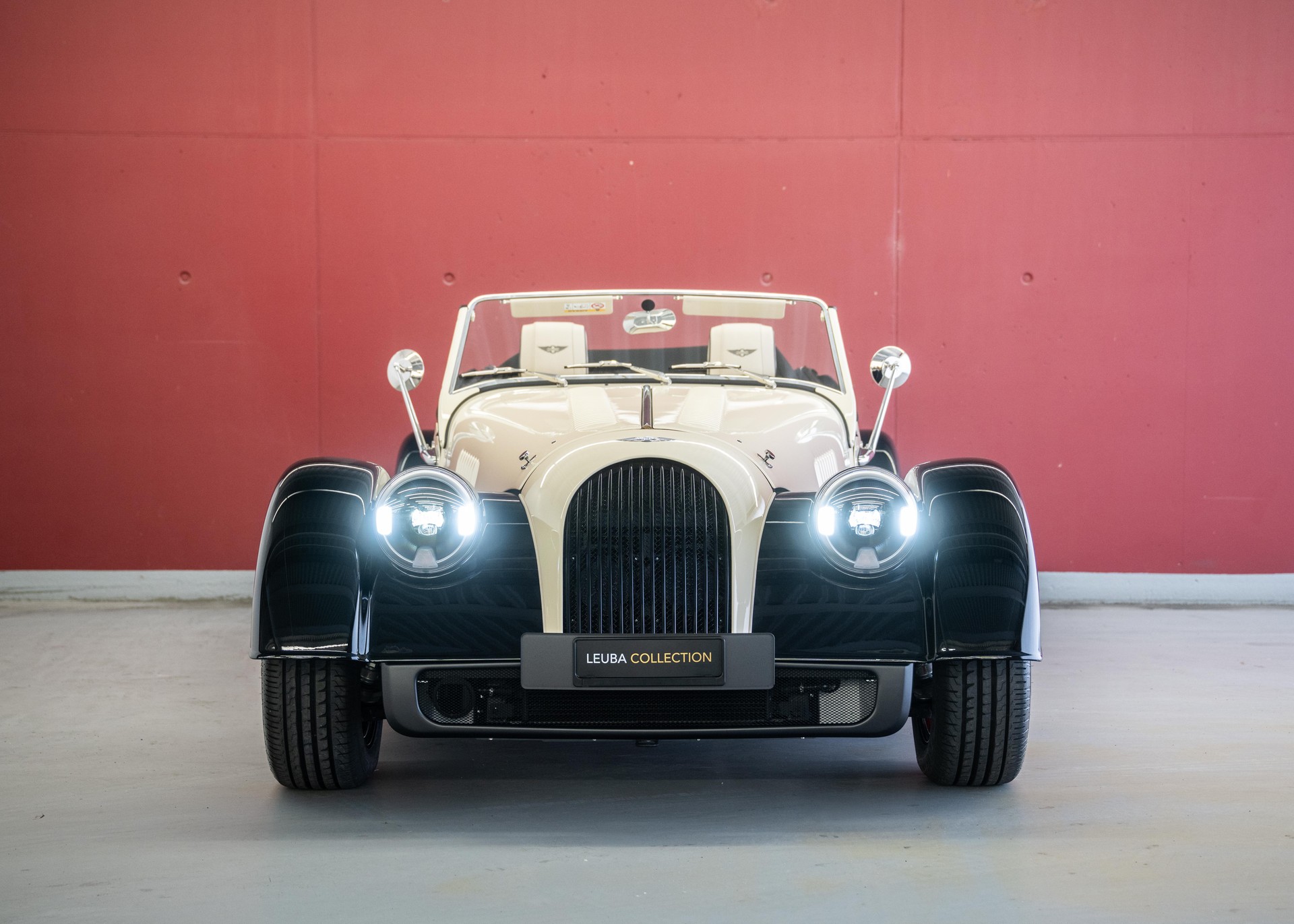 MORGAN Plus Four 2.0 Automatic (Swiss new car, Two-tone Morgan paint, 30-month factory warranty)-showroom-element-2