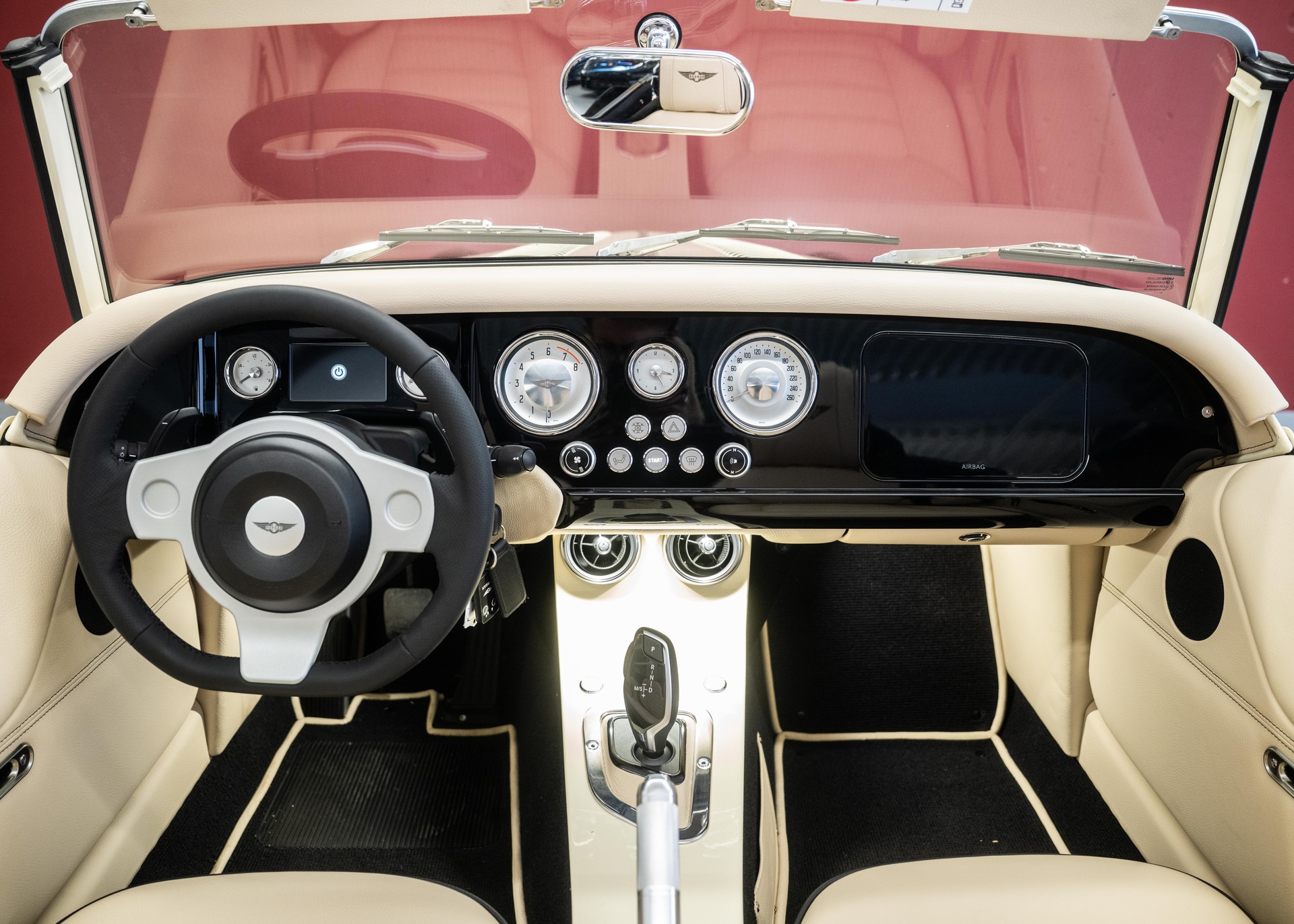 MORGAN Plus Four 2.0 Automatic (Swiss new car, Two-tone Morgan paint, 30-month factory warranty)-image-17