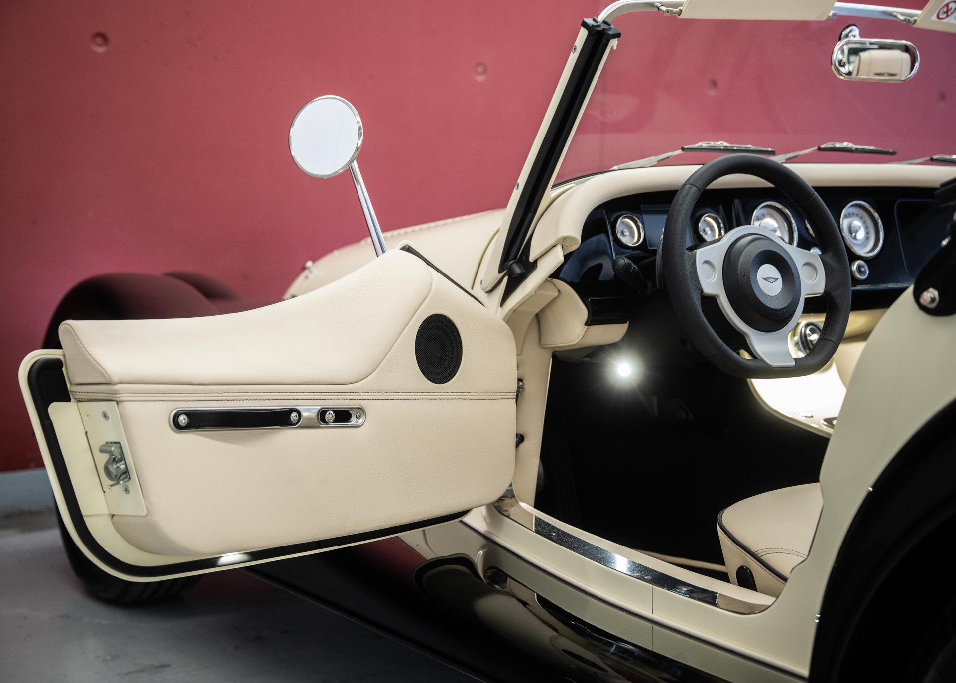 MORGAN Plus Four 2.0 Automatic (Swiss new car, Two-tone Morgan paint, 30-month factory warranty)-image-31