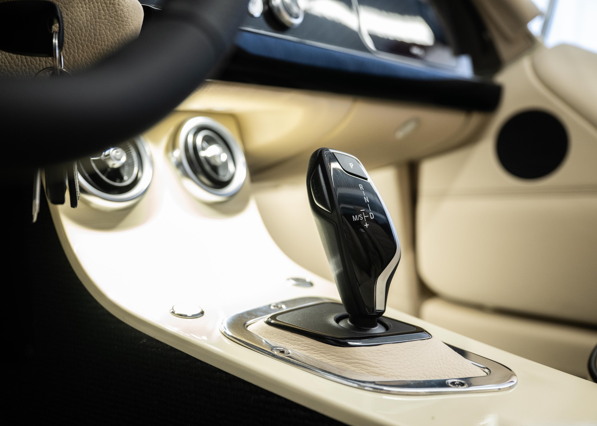 MORGAN Plus Four 2.0 Automatic (Swiss new car, Two-tone Morgan paint, 30-month factory warranty)-image-30