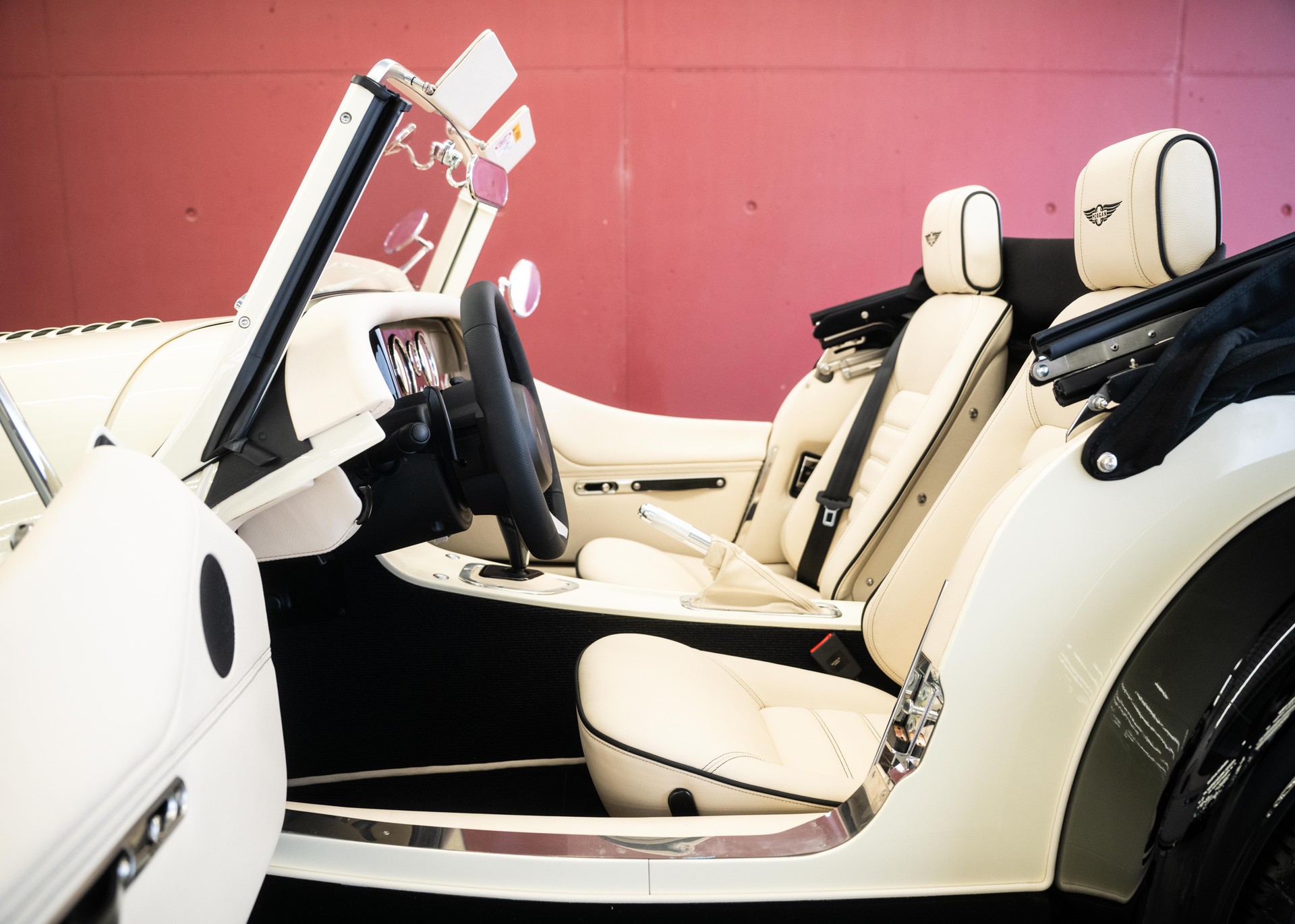 MORGAN Plus Four 2.0 Automatic (Swiss new car, Two-tone Morgan paint, 30-month factory warranty)-image-25