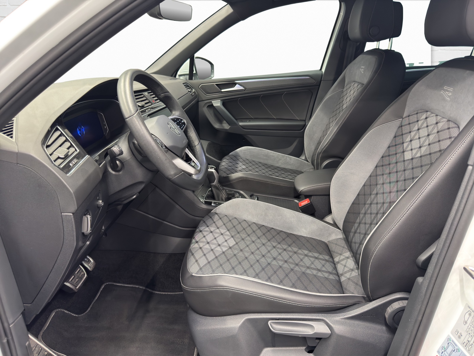 VW Tiguan 2.0 TDI SCR R-Line DSG-image-6