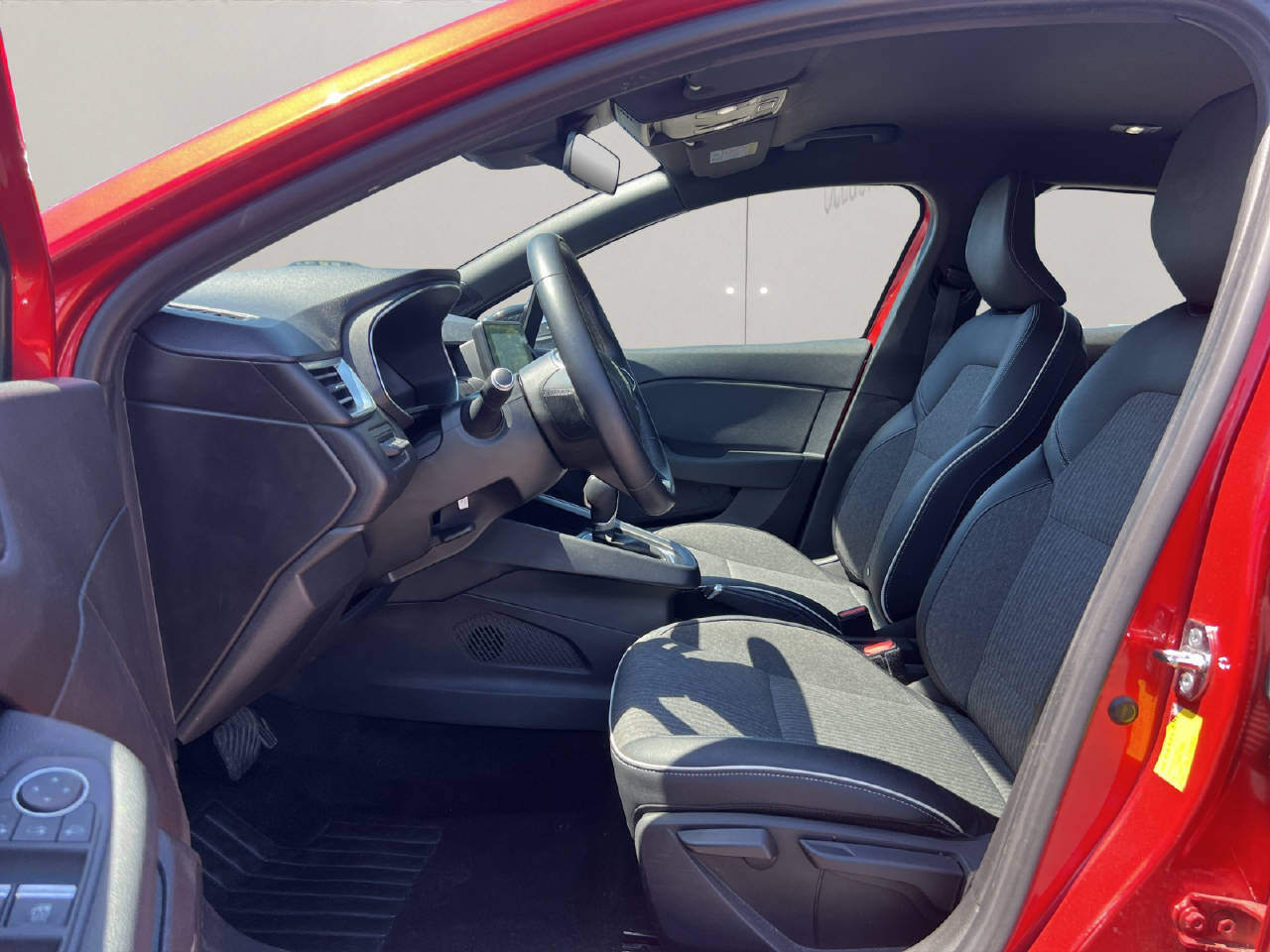 RENAULT Clio 1.0 TCe 100 Intens CVT-image-8