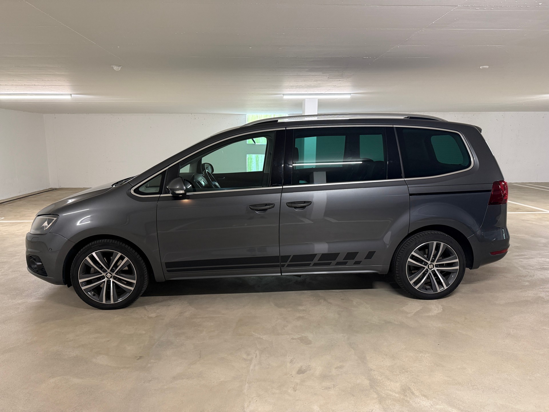 SEAT Alhambra 2.0 TDI 4Drive SWISS FR-showroom-element-1