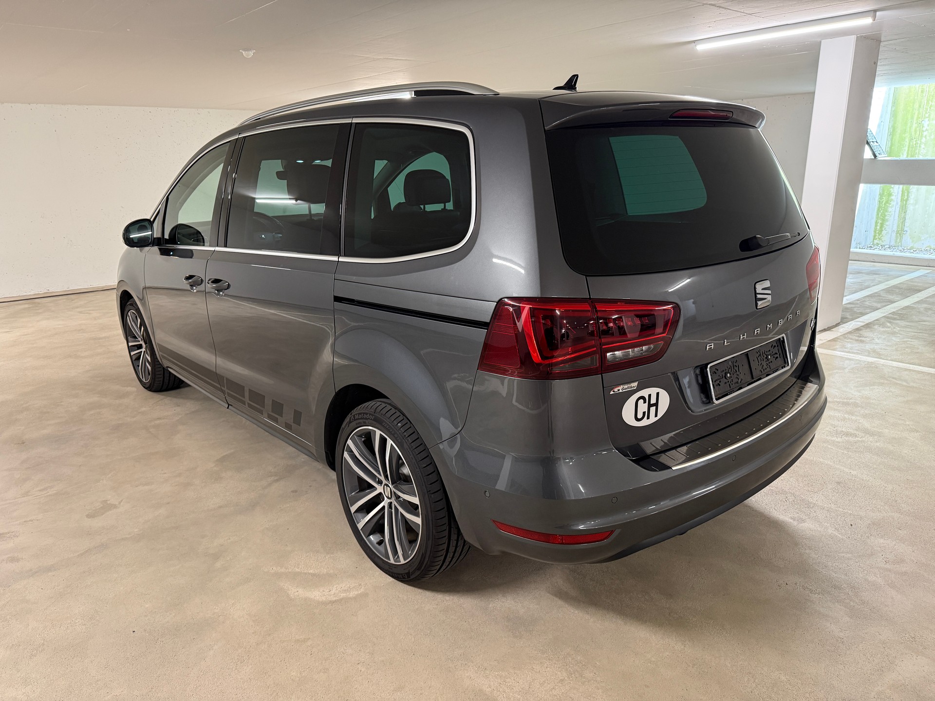 SEAT Alhambra 2.0 TDI 4Drive SWISS FR-showroom-element-2