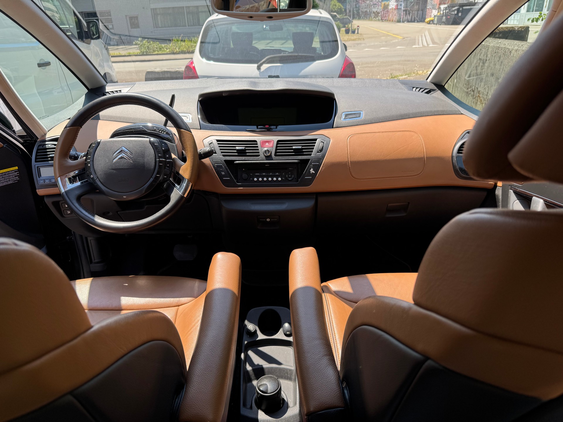 CITROEN C4 Picasso 2.0i 16V Exclusive Automatic-image-8