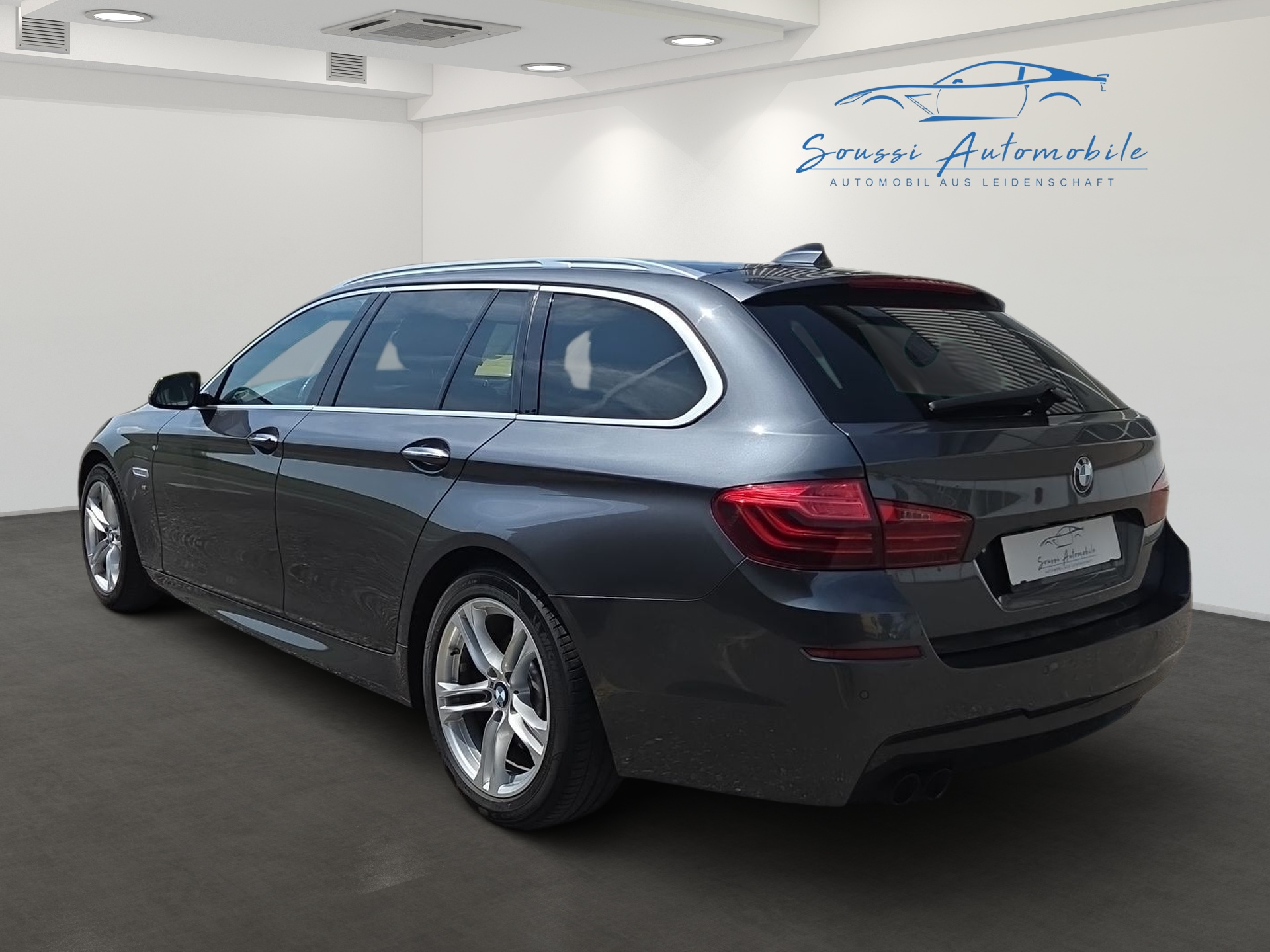 BMW 520d Touring xDrive Steptronic-showroom-element-3