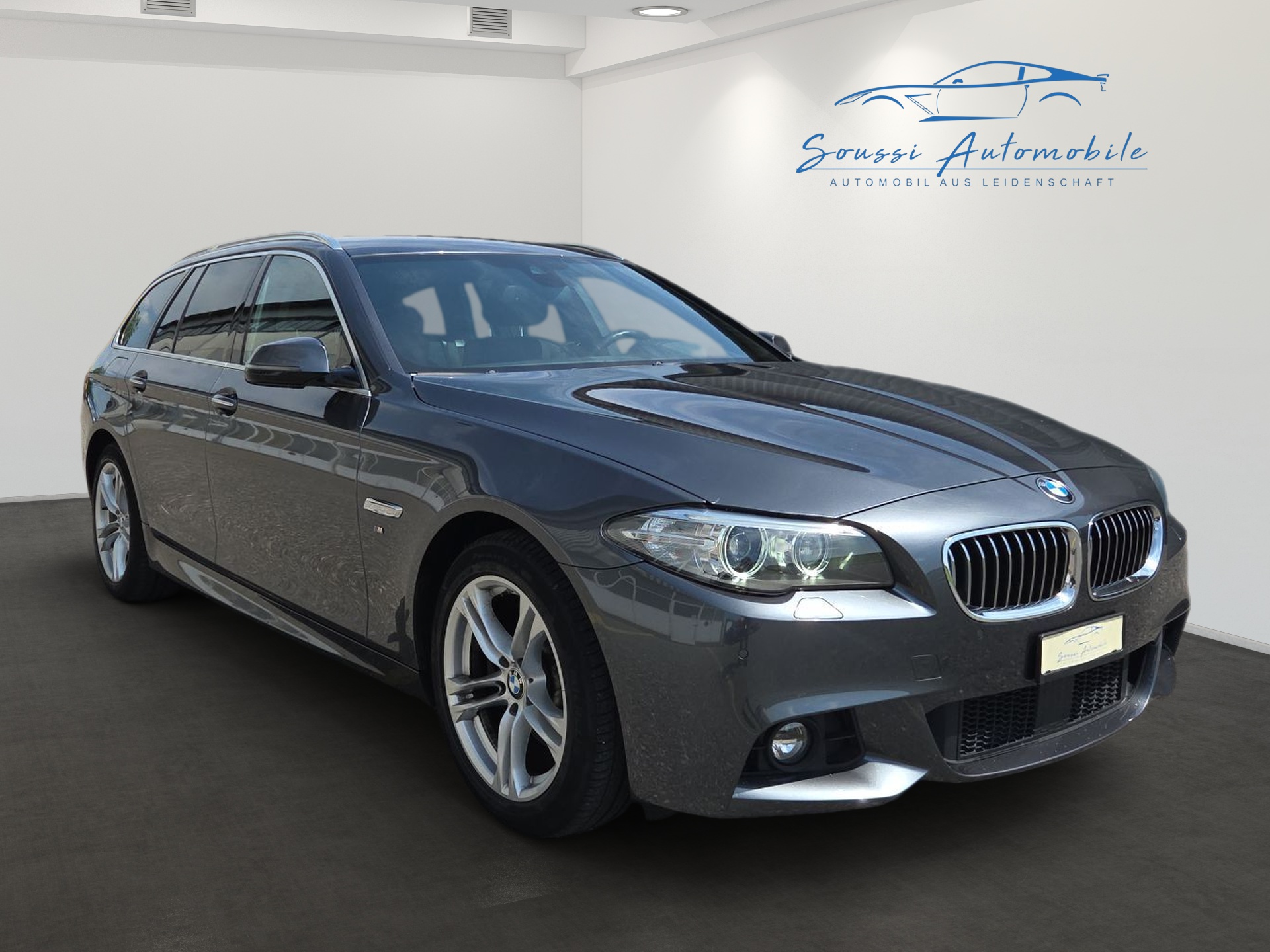 BMW 520d Touring xDrive Steptronic-showroom-element-1
