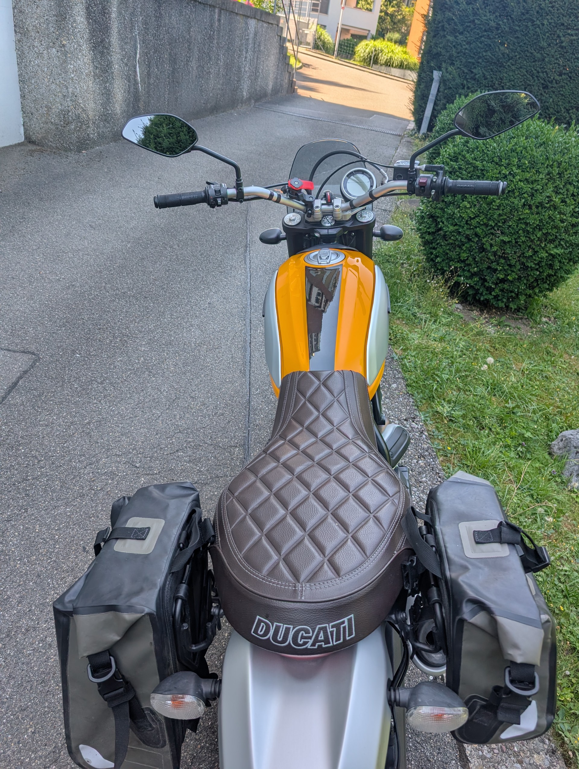 DUCATI Scrambler 800 Classic ABS-image-2