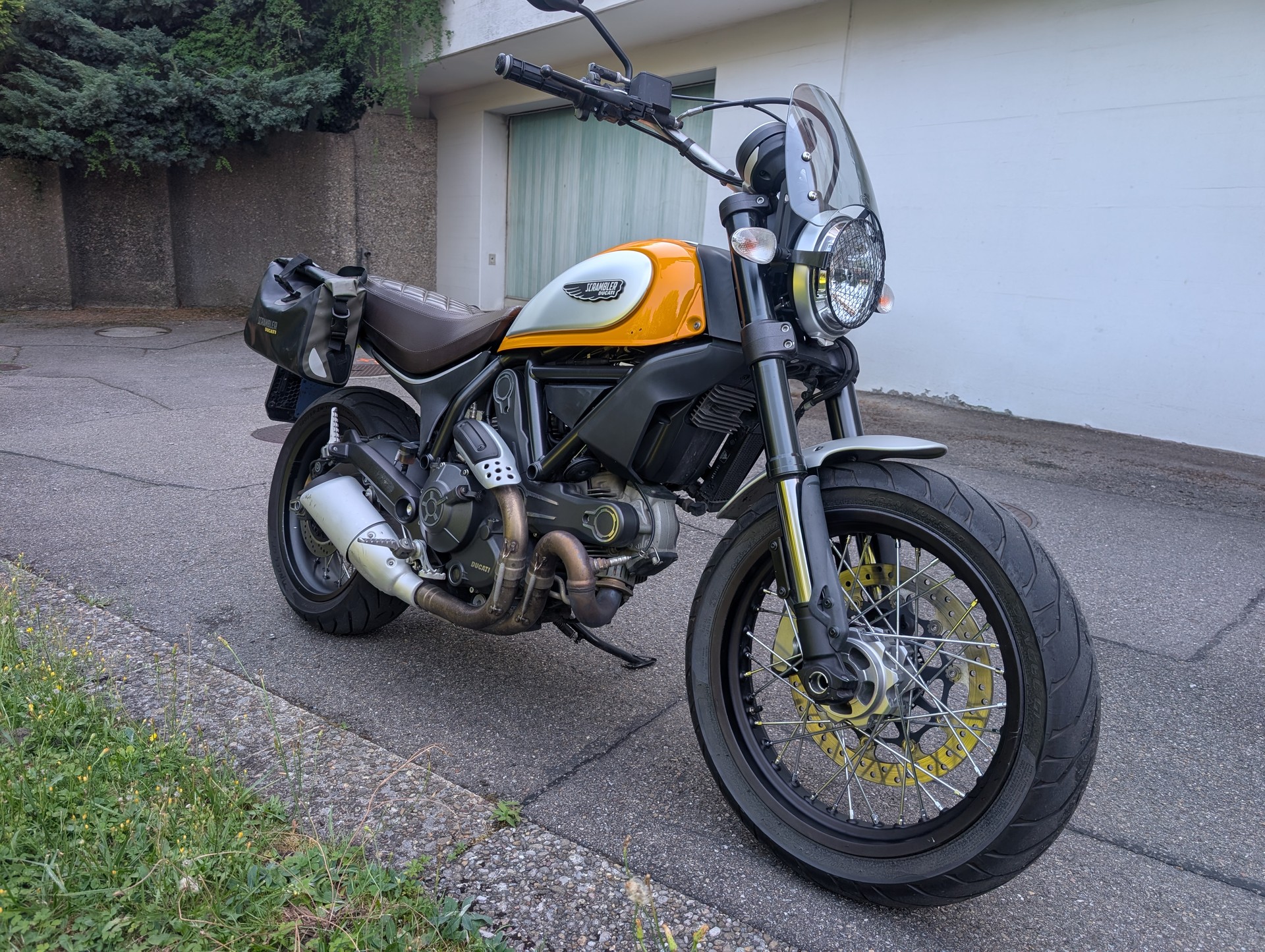 DUCATI Scrambler 800 Classic ABS-image-4