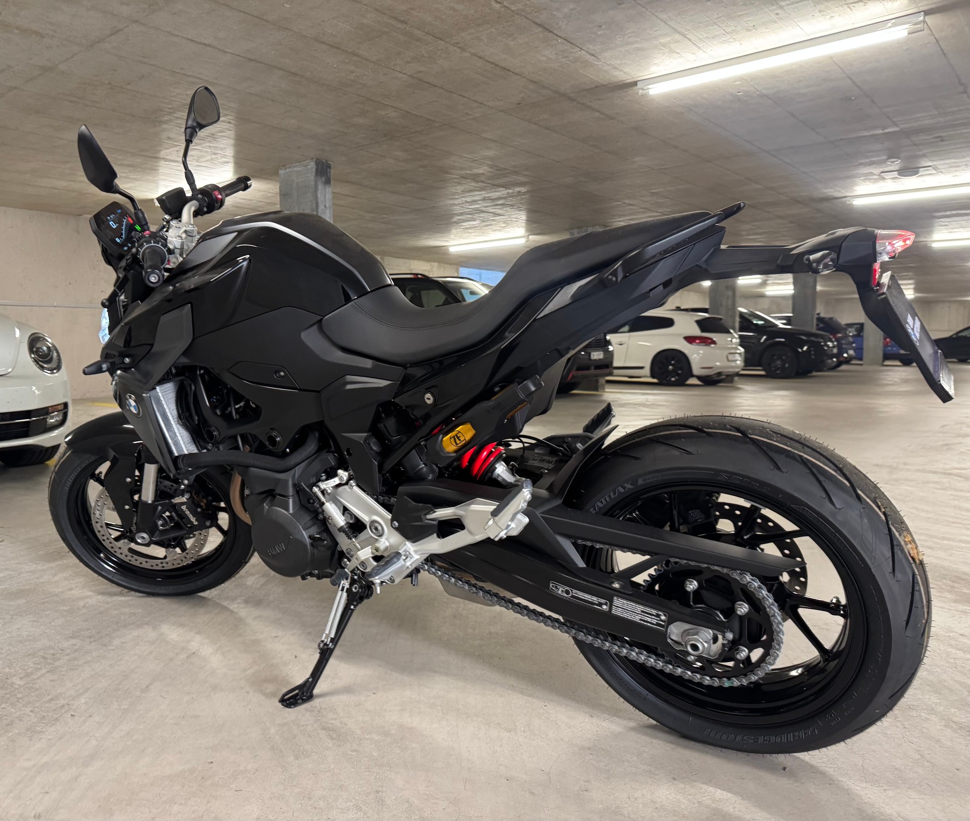 BMW F 900 R Triple Black ABS-image-1