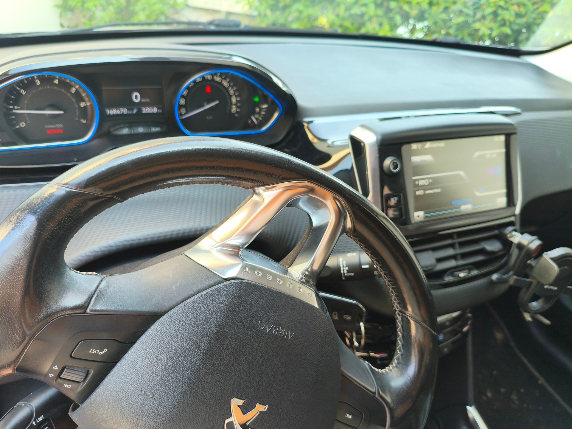 PEUGEOT 1.6 VTi Allure-image-2