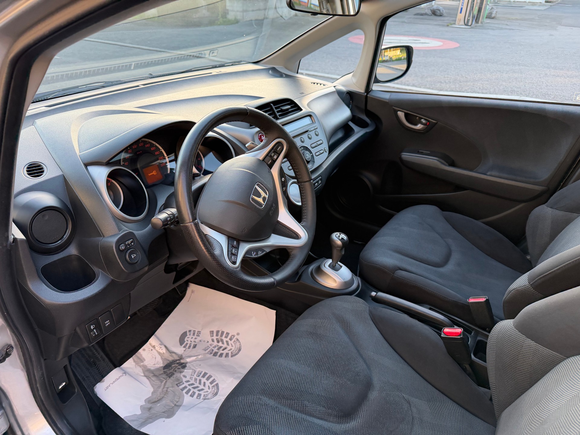 HONDA Jazz 1.3i Hybrid Comfort CVT-image-14