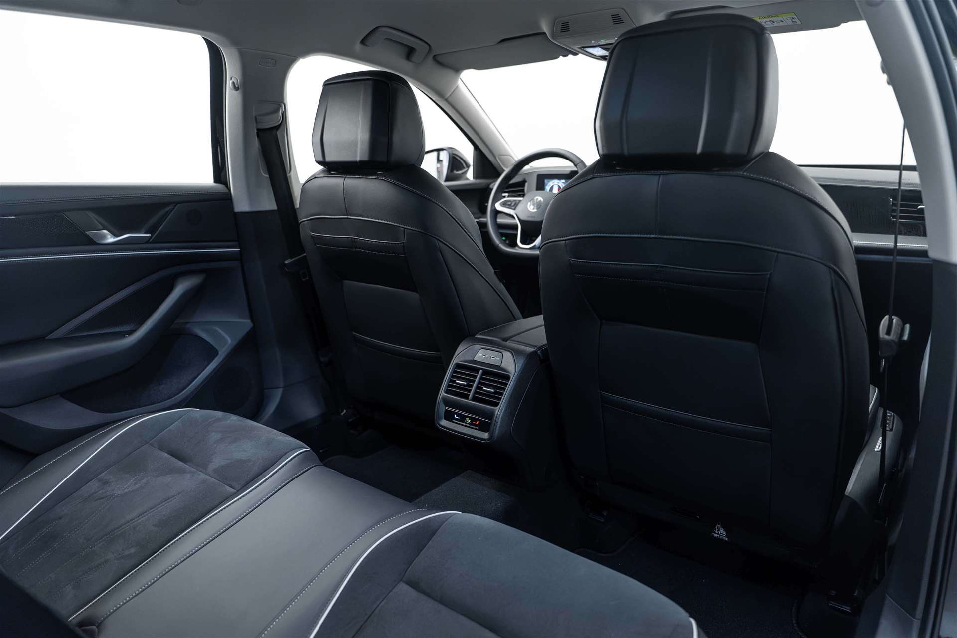 VW Passat Variant 1.5 eTSI evo2 Business DSG-image-12