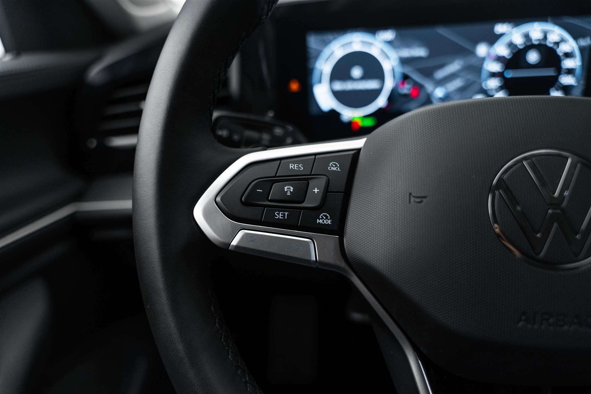 VW Passat Variant 1.5 eTSI evo2 Business DSG-image-16