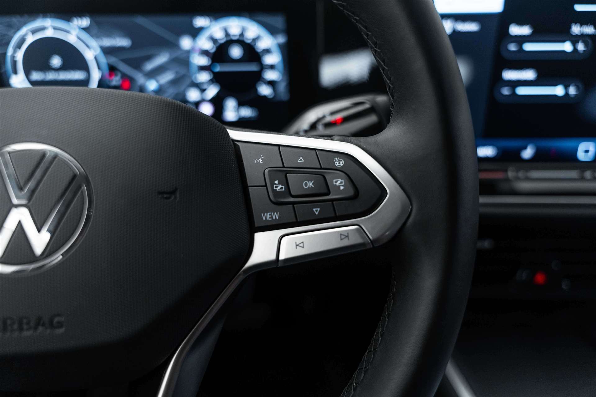 VW Passat Variant 1.5 eTSI evo2 Business DSG-image-17