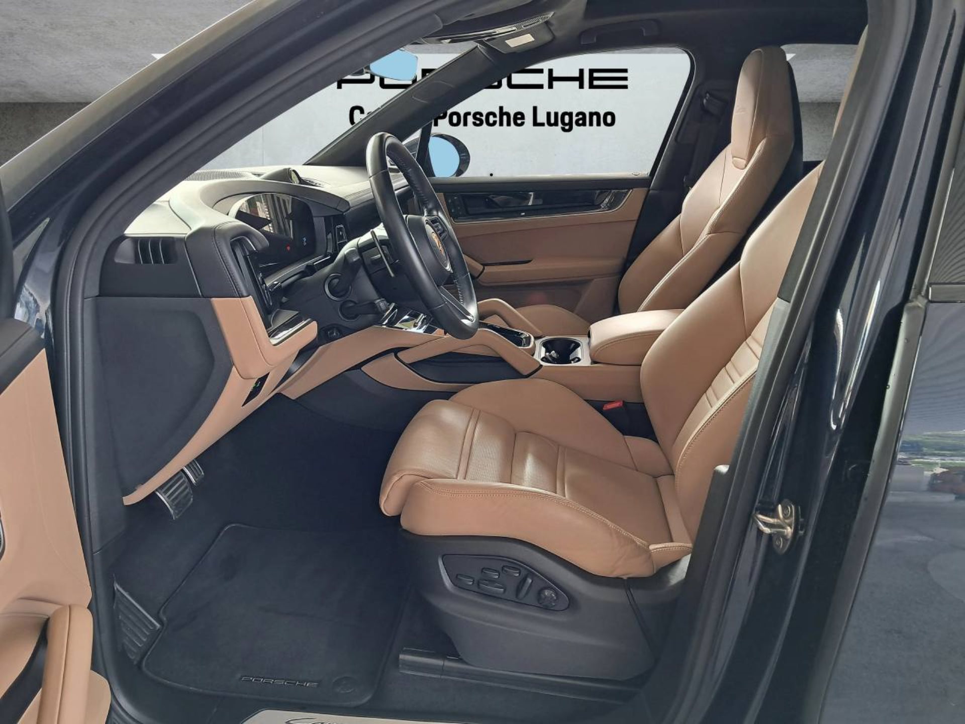 PORSCHE Cayenne Turbo E-Hybrid (MY24)-showroom-element-3