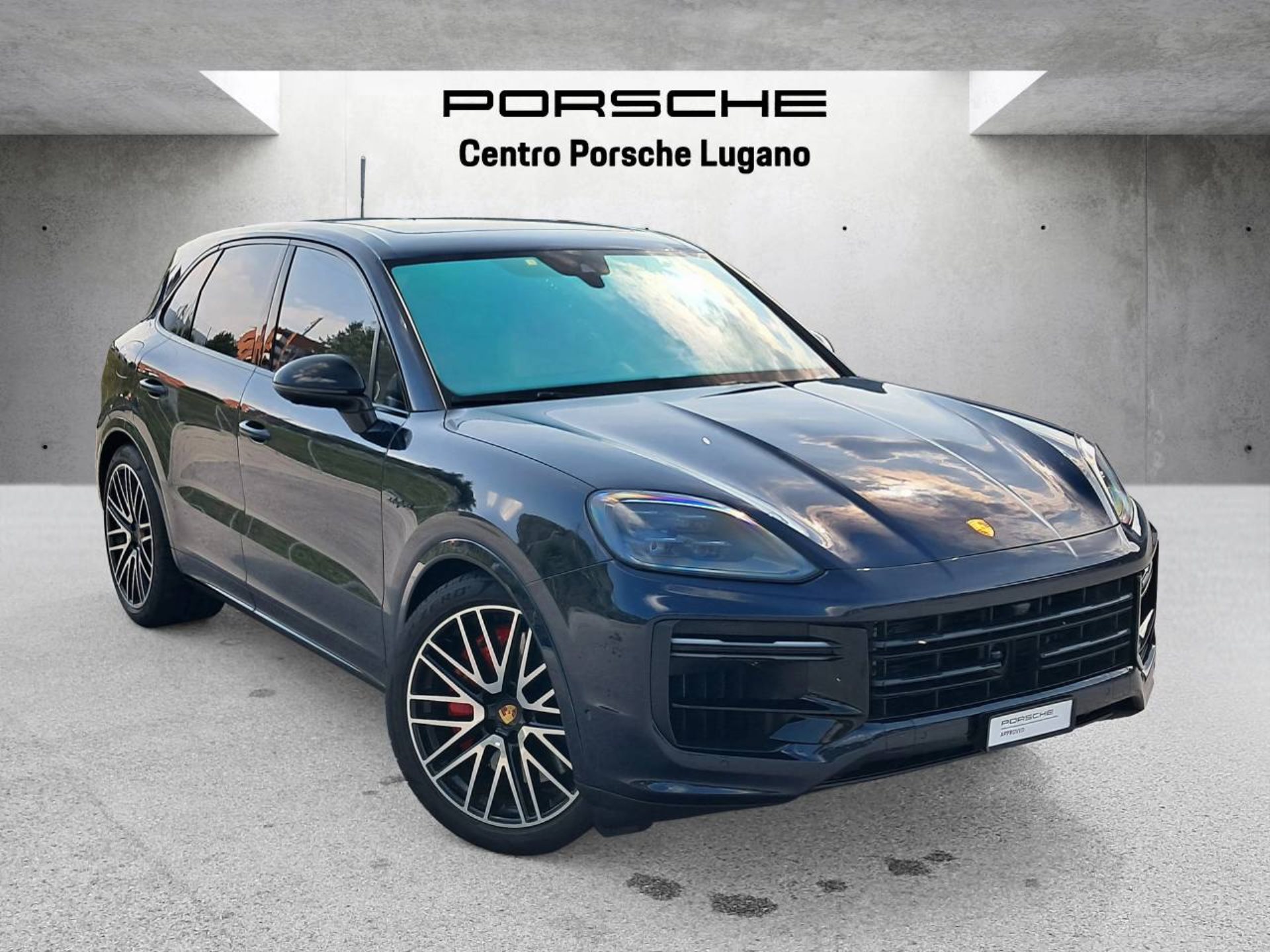 PORSCHE Cayenne Turbo E-Hybrid (MY24)