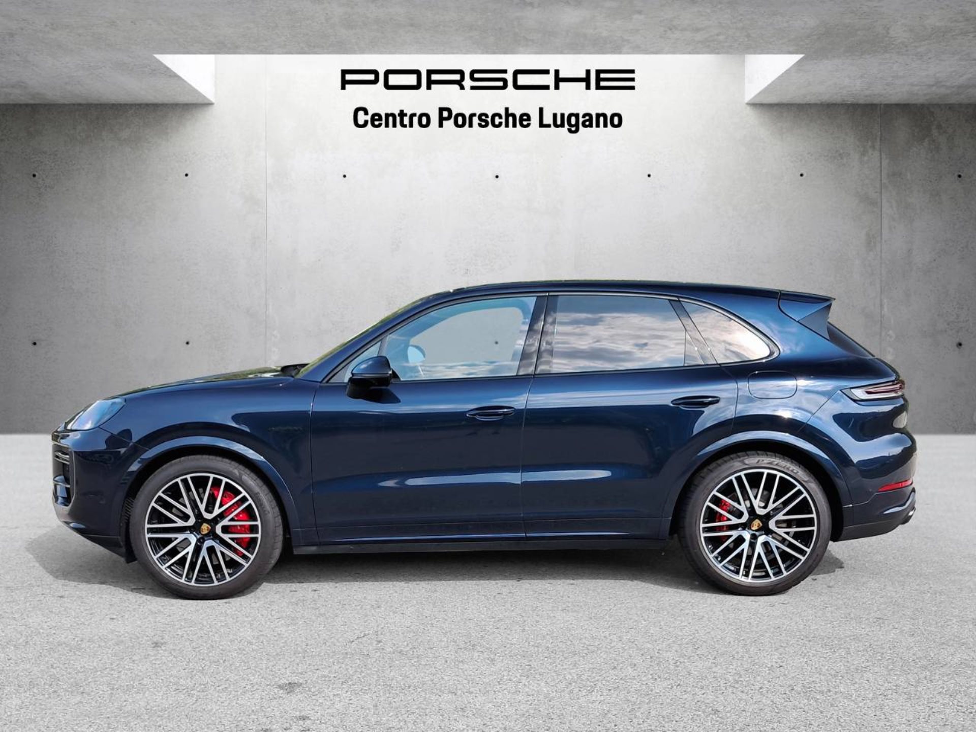 PORSCHE Cayenne Turbo E-Hybrid (MY24)-showroom-element-1