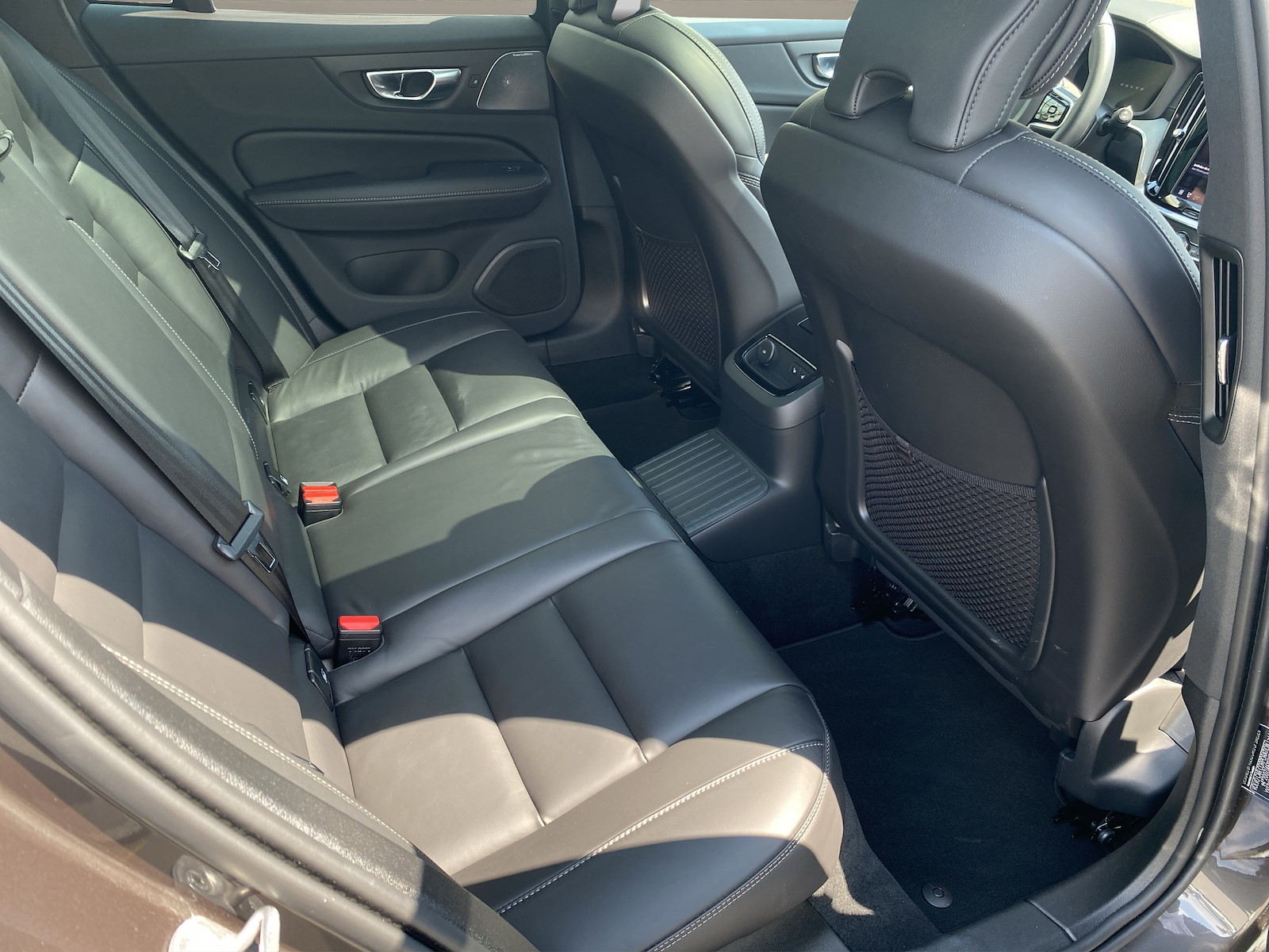 VOLVO V60 2.0 T8 TE Ultra Bright eAWD-image-9