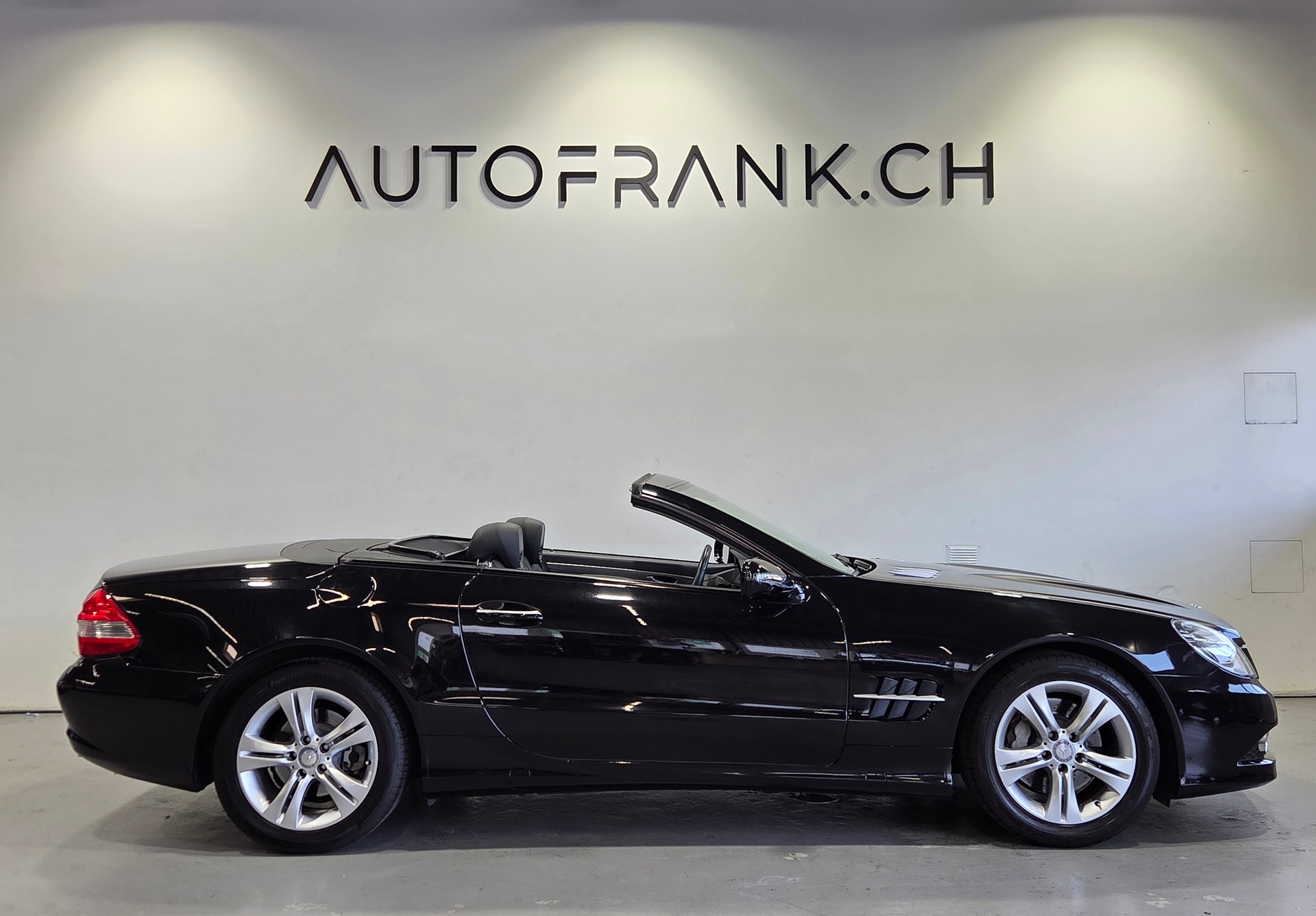 MERCEDES-BENZ SL 350 7G-Tronic-showroom-element-1