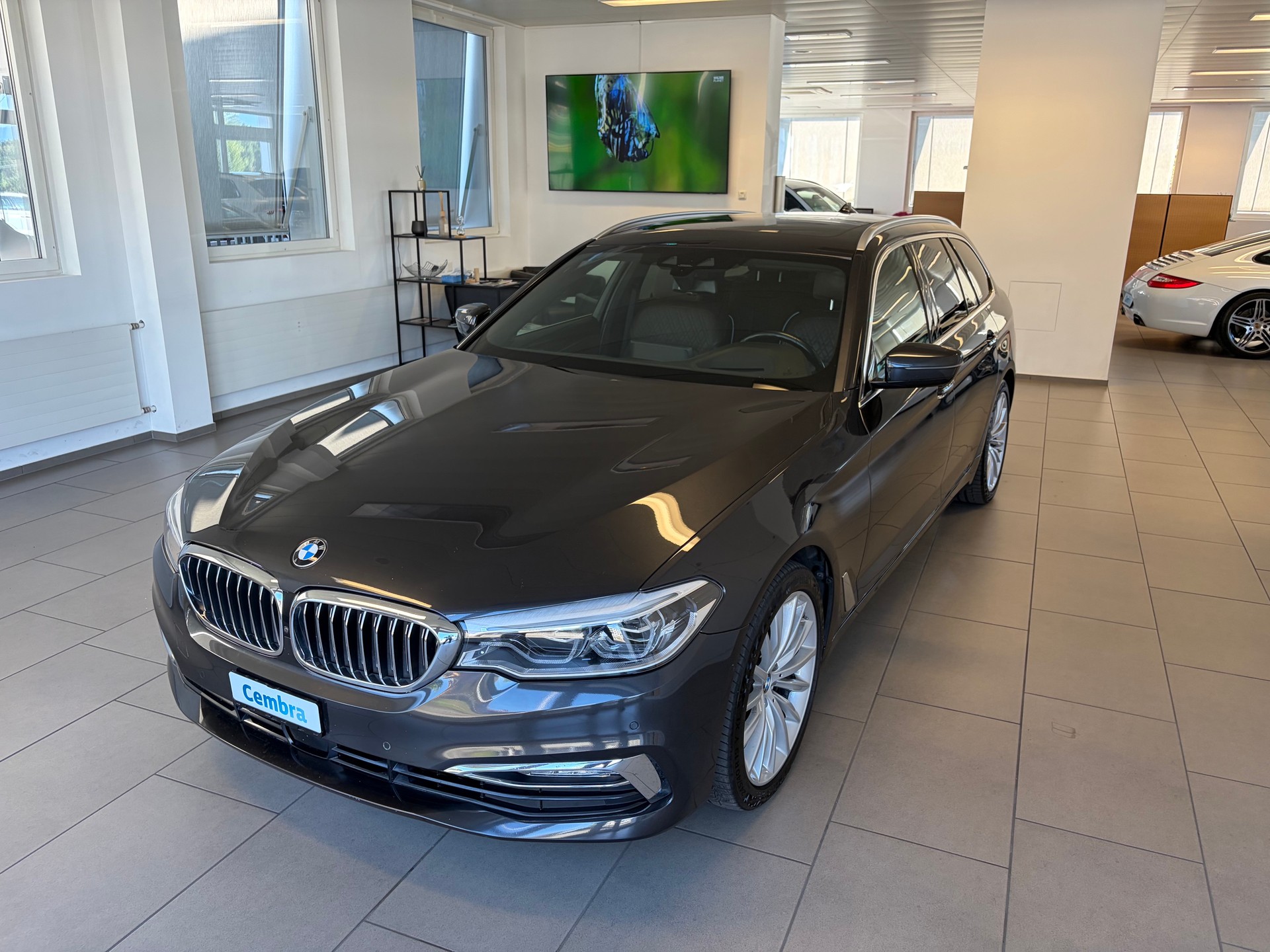 BMW 540i xDrive Touring Luxury Line Steptronic