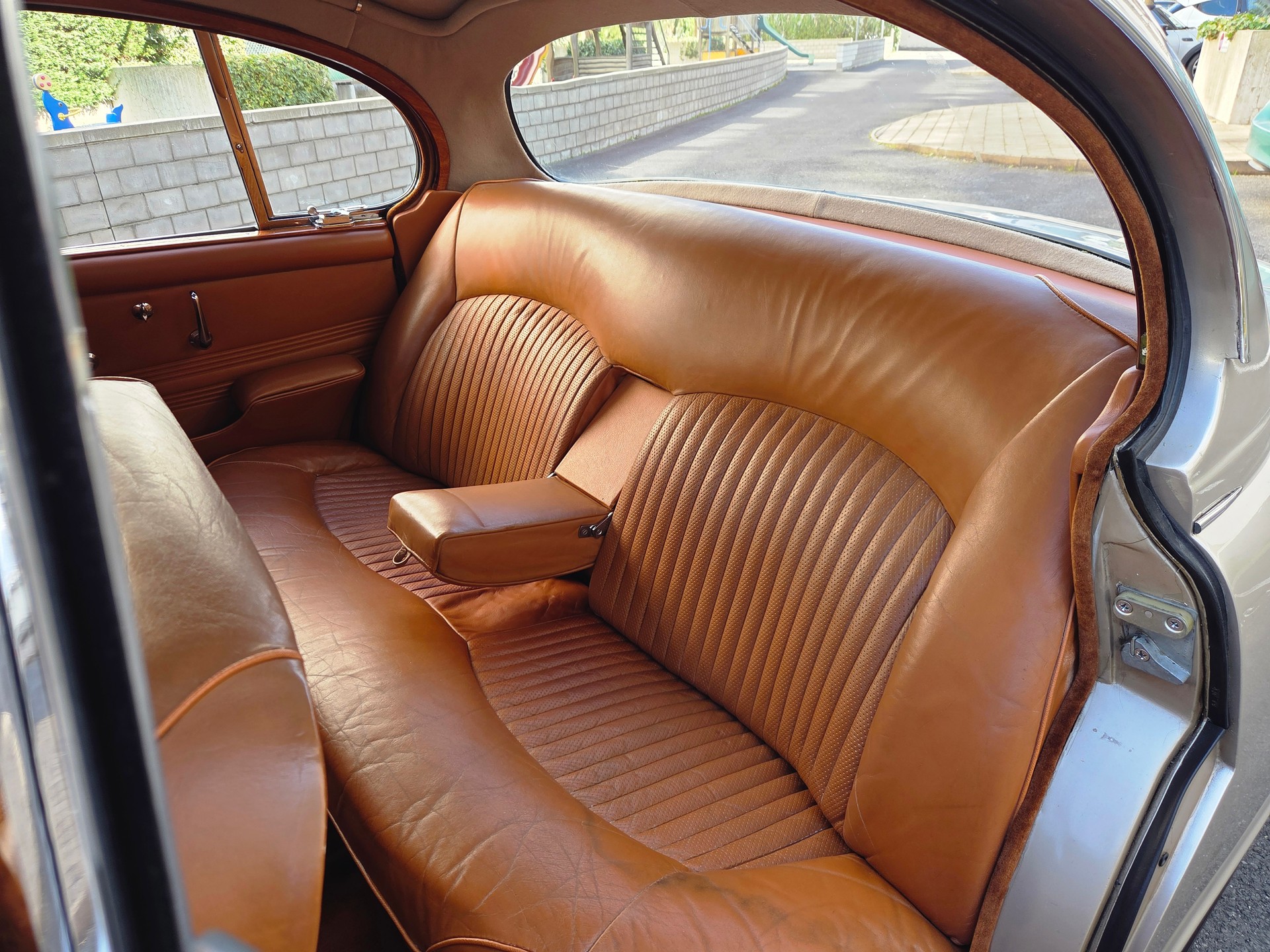 JAGUAR Daimler 420 Sovereign - voiture CH - boîte mécanique - Overdrive - rarissime - superbe état - expertisée vétéran 10.24.-image-12