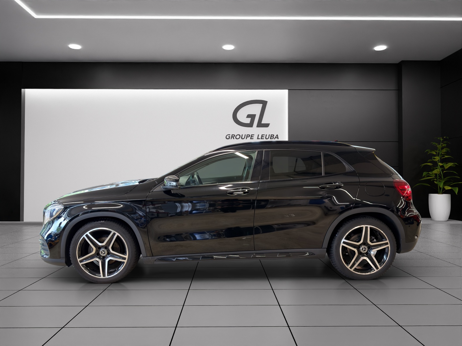 MERCEDES-BENZ GLA 200 AMG Line 7G-DCT-showroom-element-2