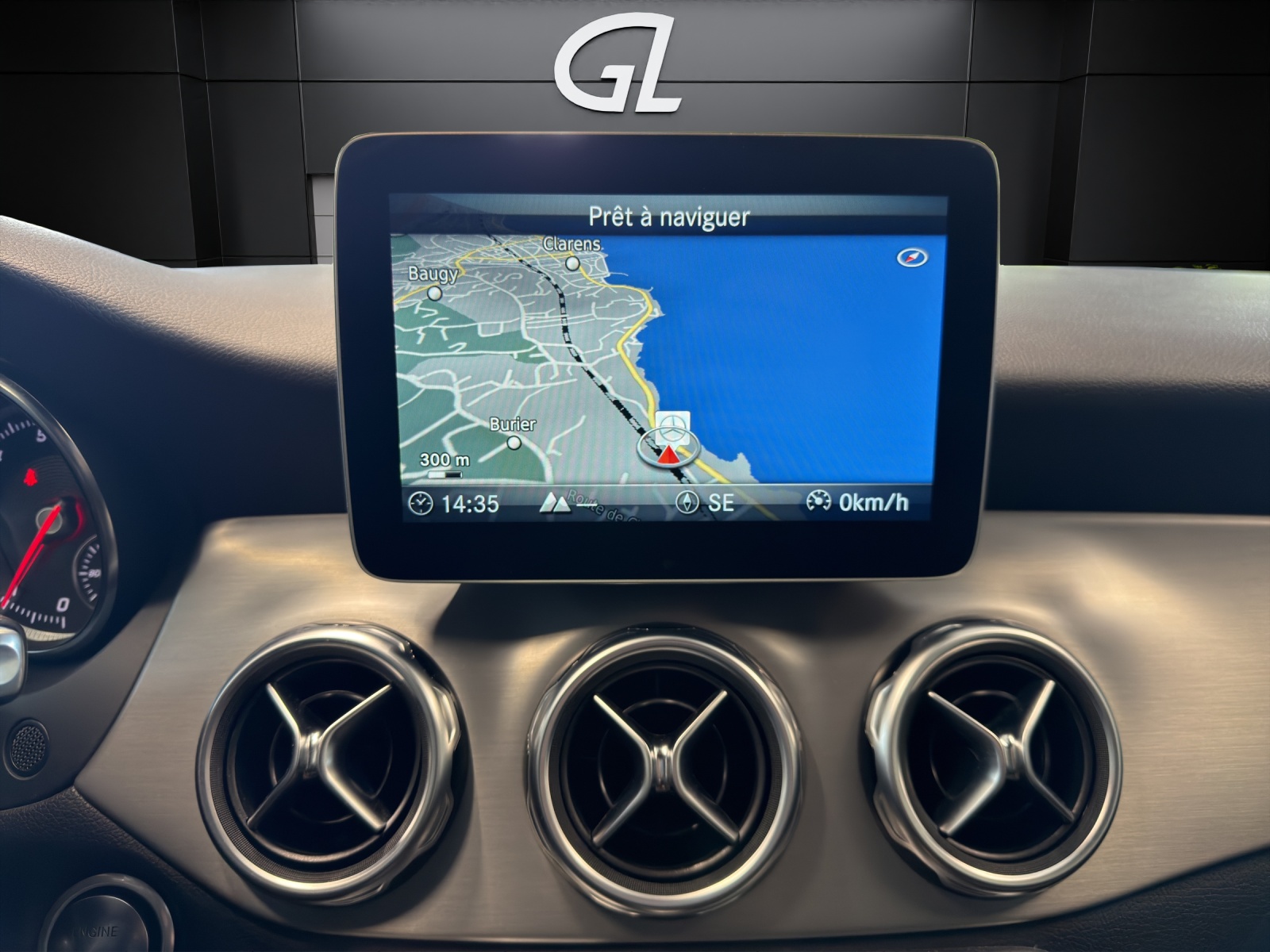 MERCEDES-BENZ GLA 200 AMG Line 7G-DCT-image-11