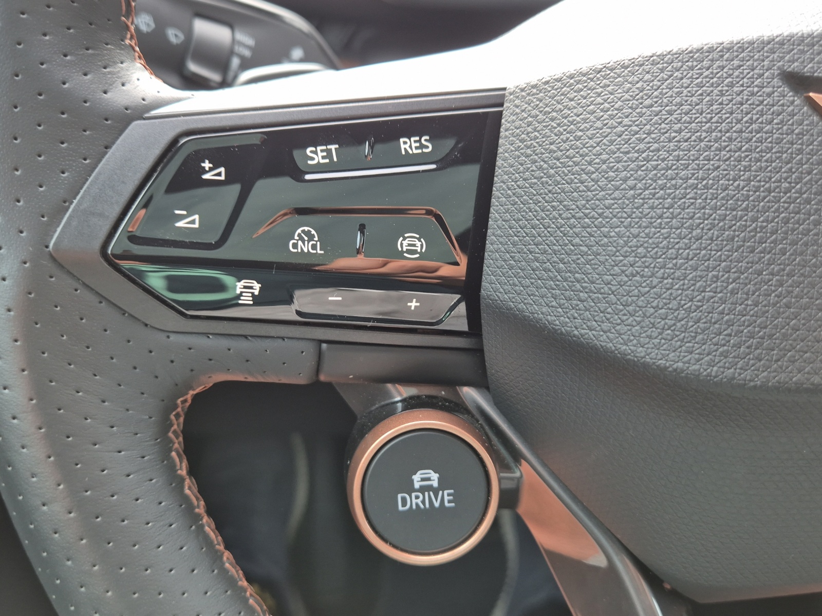 CUPRA Tavascan Type 9 77 kWh VZ Adrenaline*360°KameraHead up Display*Anhängerkupplung*Panoramadach*-image-20
