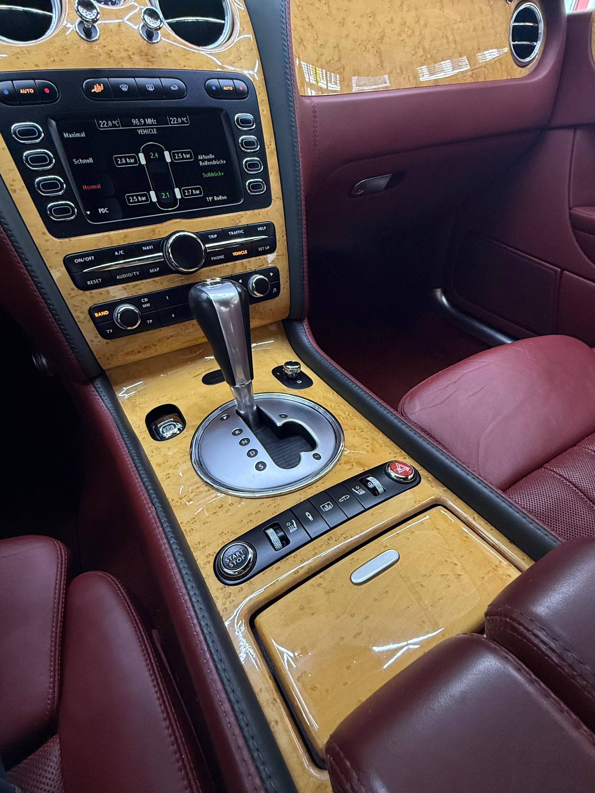BENTLEY Continental Flying Spur 6.0 inkl. Garantie! 2. Hand! Bentley Service & fresh MFK!-image-15