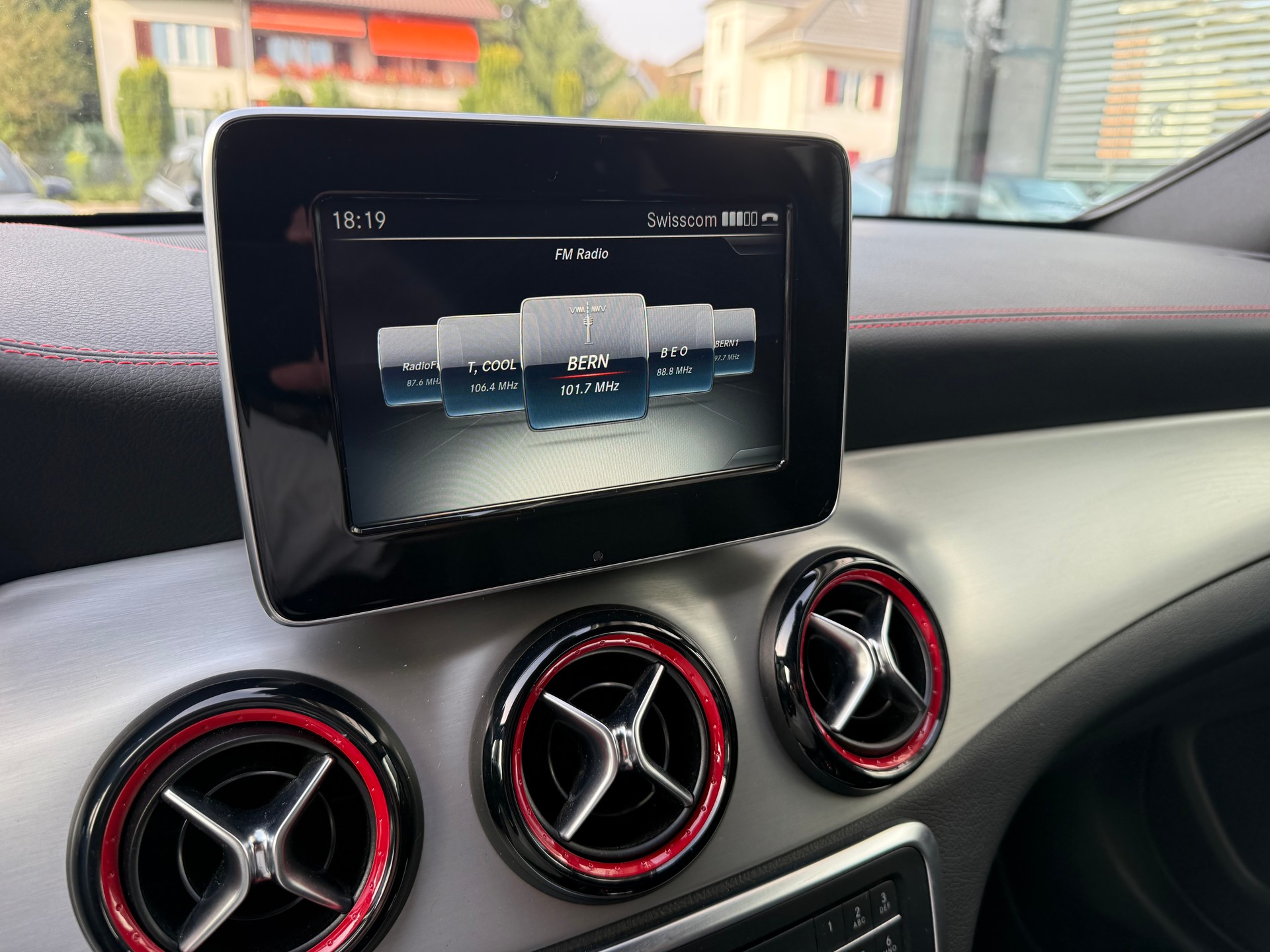 MERCEDES-BENZ CLA Shooting Brake 45 AMG 4Matic Speedshift-image-11