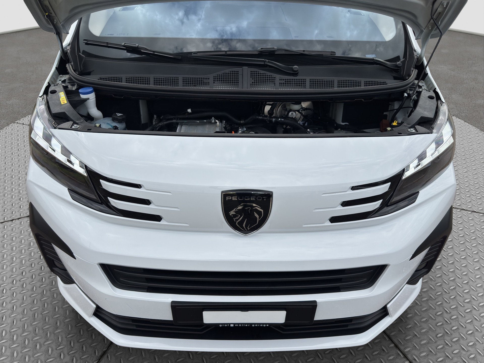 PEUGEOT Traveller 2.2 BlueHDi Family Edition Standard EAT8-image-22
