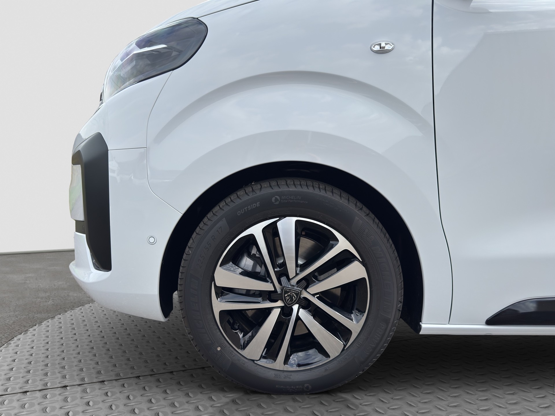 PEUGEOT Traveller 2.2 BlueHDi Family Edition Standard EAT8-image-21