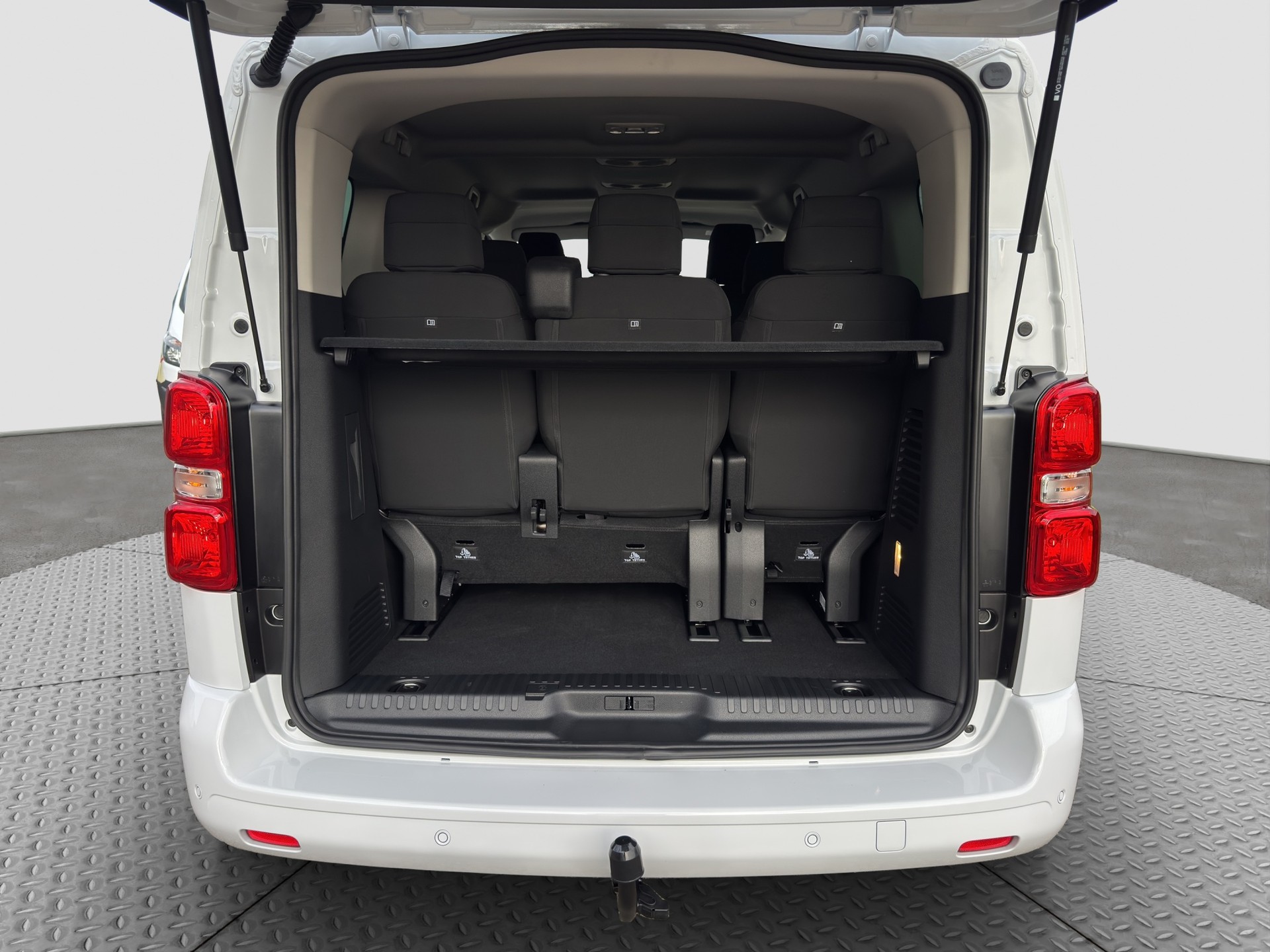 PEUGEOT Traveller 2.2 BlueHDi Family Edition Standard EAT8-image-16